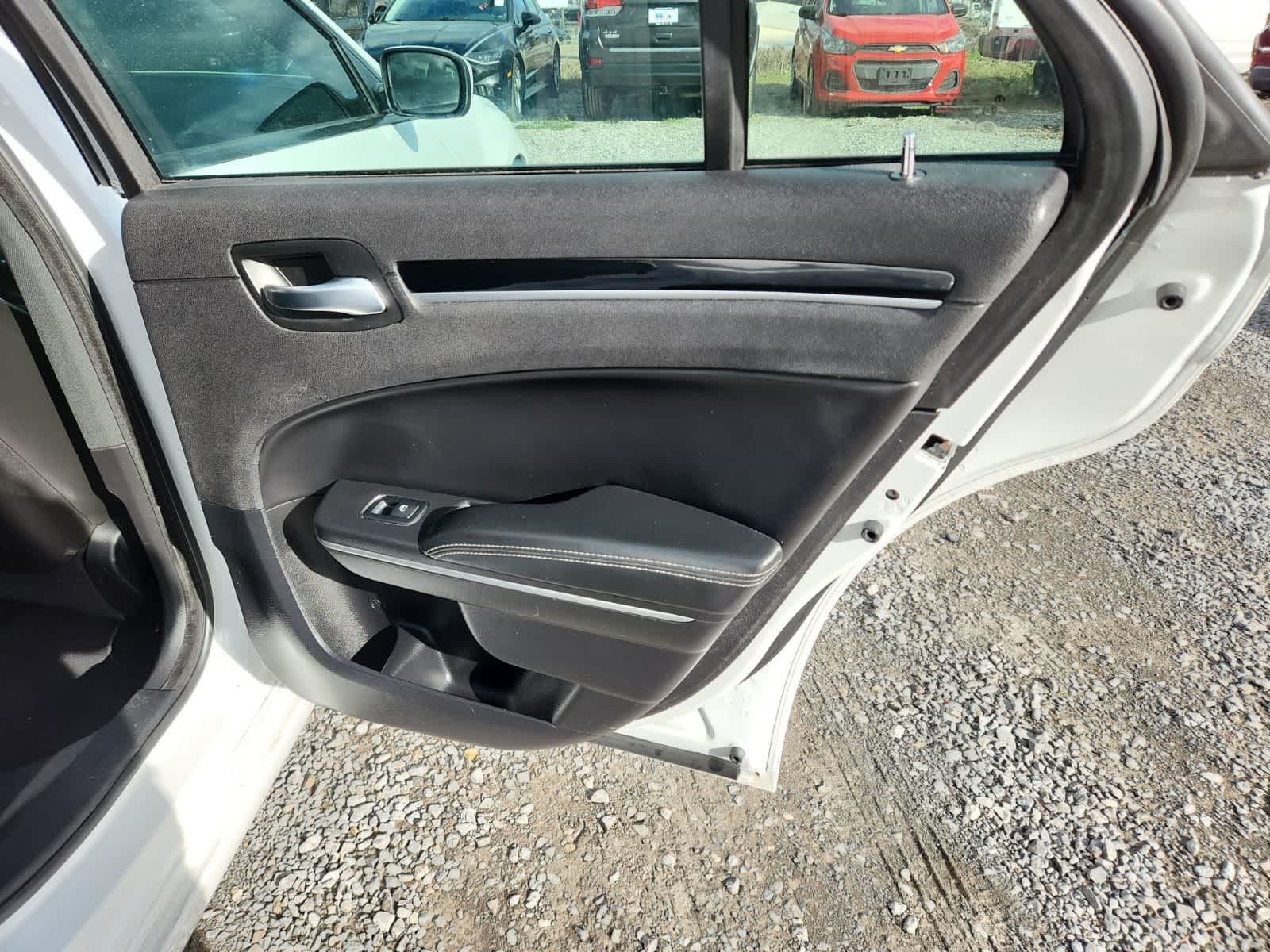 Thumbnail: 2019 Chrysler 300 - 24