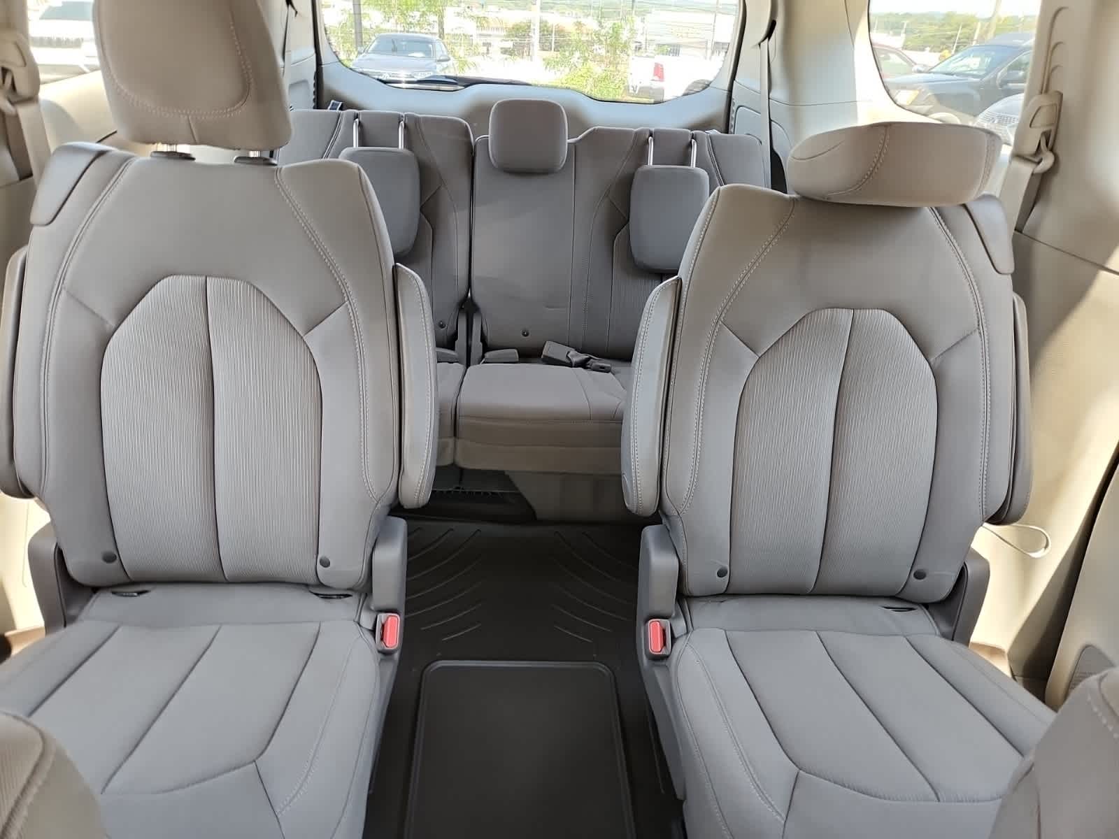 Thumbnail: 2017 Chrysler Pacifica - 20