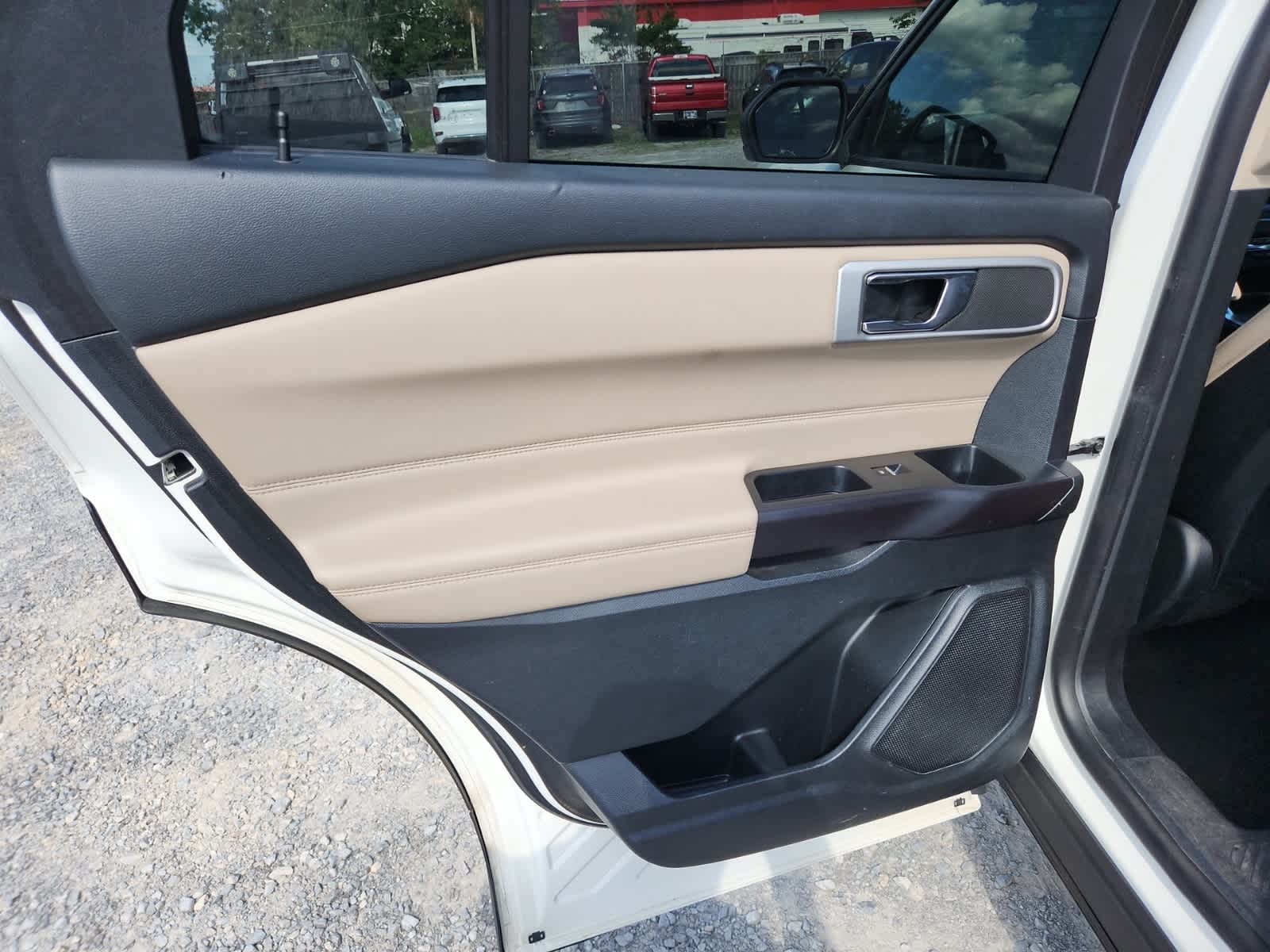 Thumbnail: 2020 Ford Explorer - 26