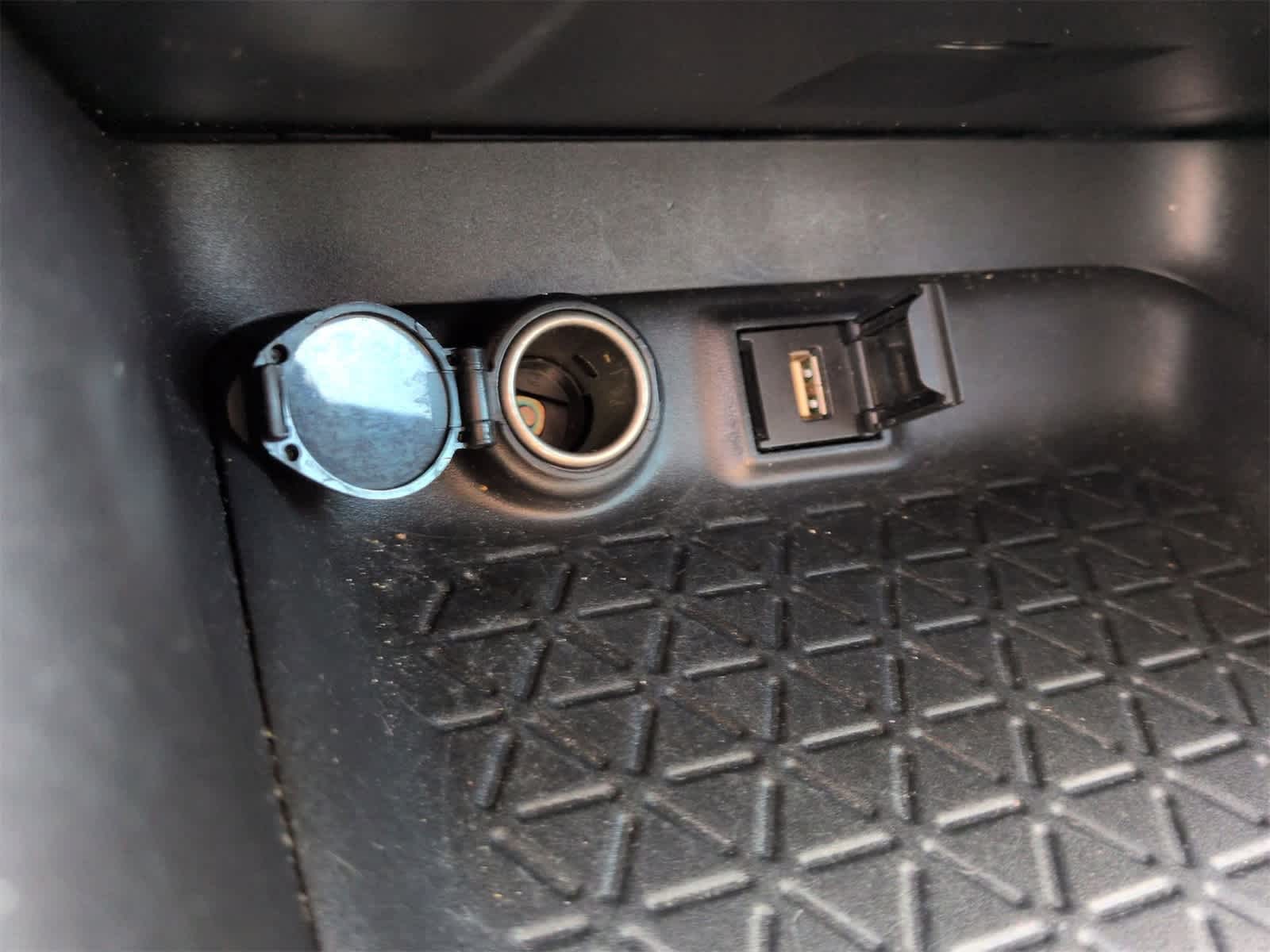 Thumbnail: 2021 Toyota RAV4 - 30