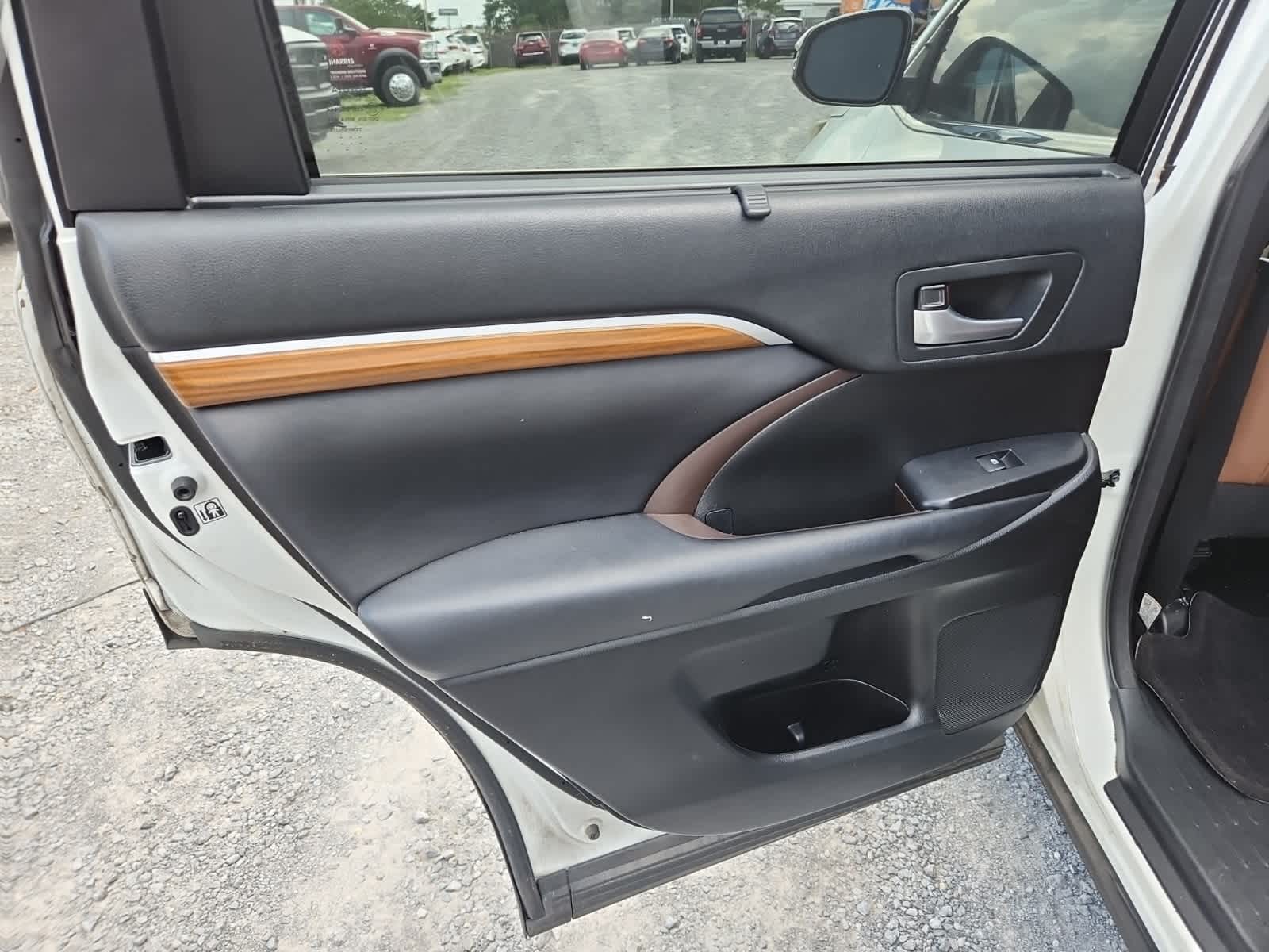 Thumbnail: 2017 Toyota Highlander - 27