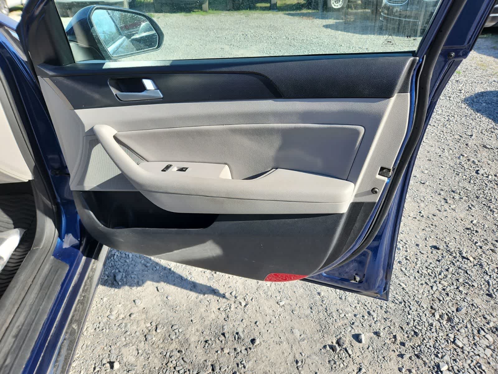 Thumbnail: 2015 Hyundai Sonata - 21