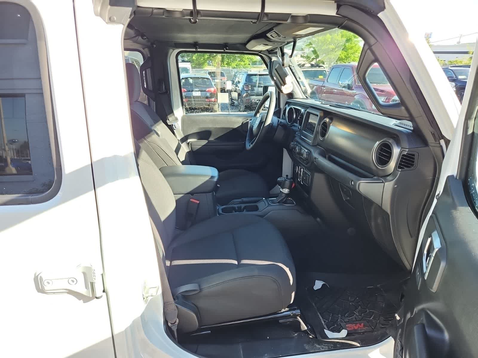 Thumbnail: 2023 Jeep Gladiator - 19