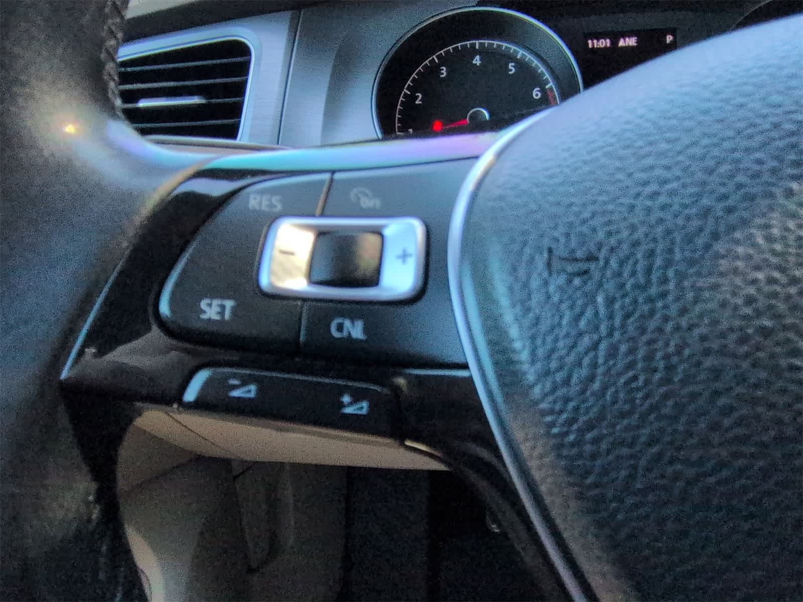 Thumbnail: 2016 Volkswagen e-Golf - 23