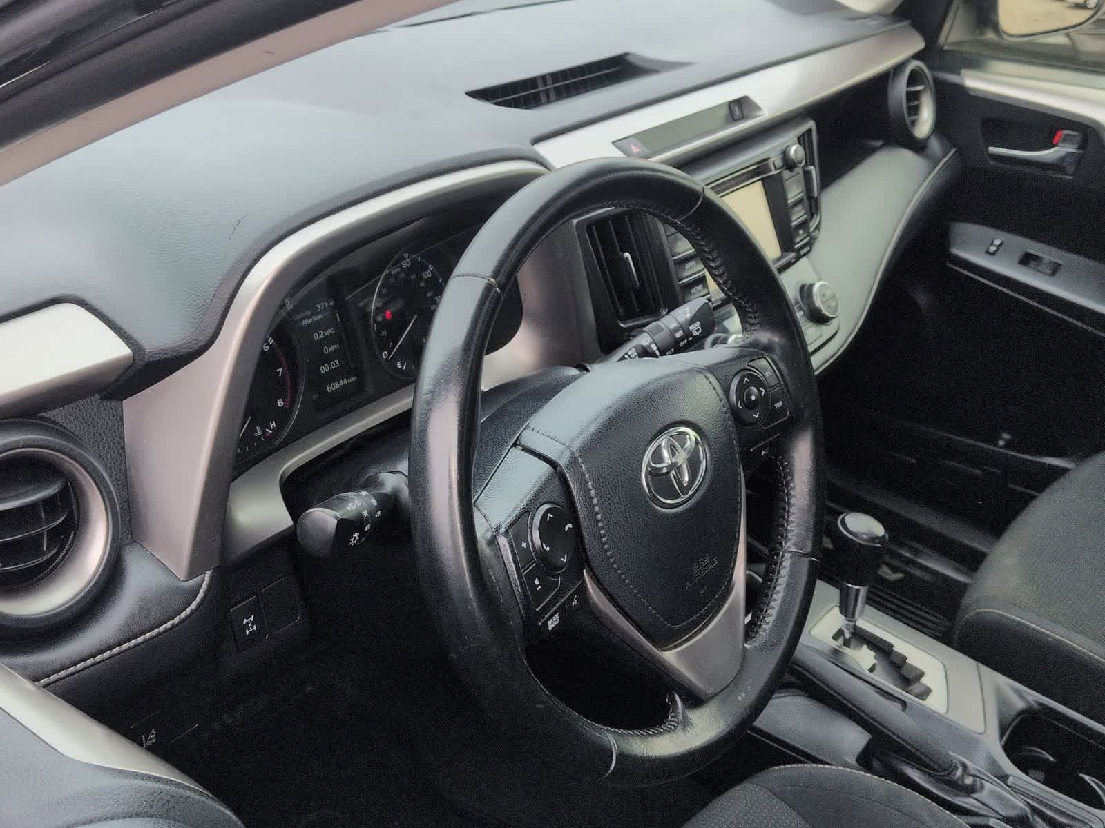 Thumbnail: 2017 Toyota RAV4 - 10