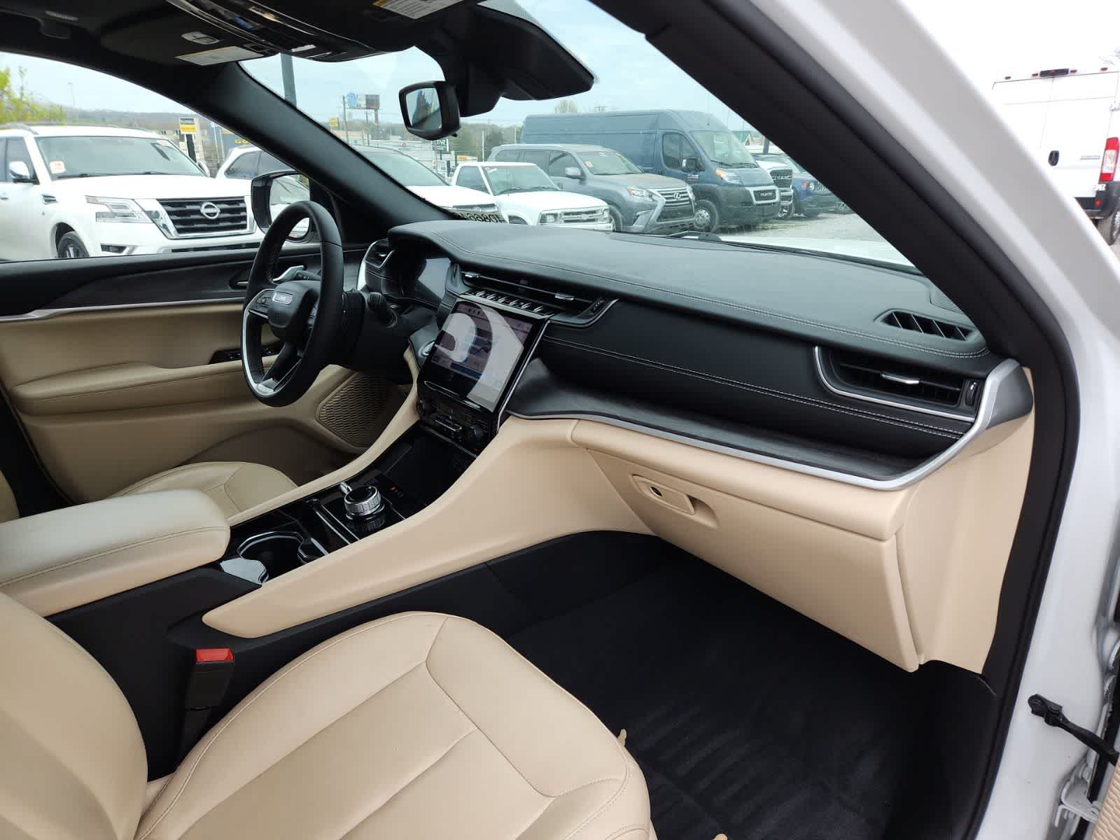 Thumbnail: 2023 Jeep Grand Cherokee - 17