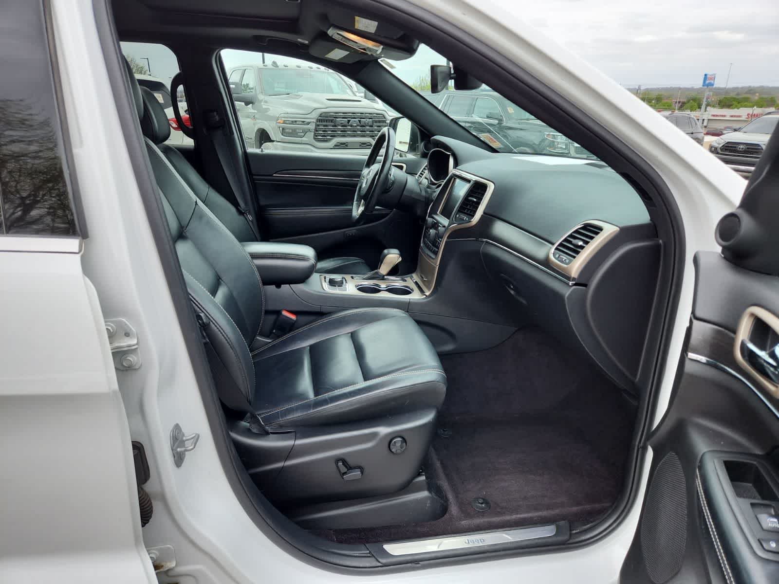 Thumbnail: 2017 Jeep Grand Cherokee - 21