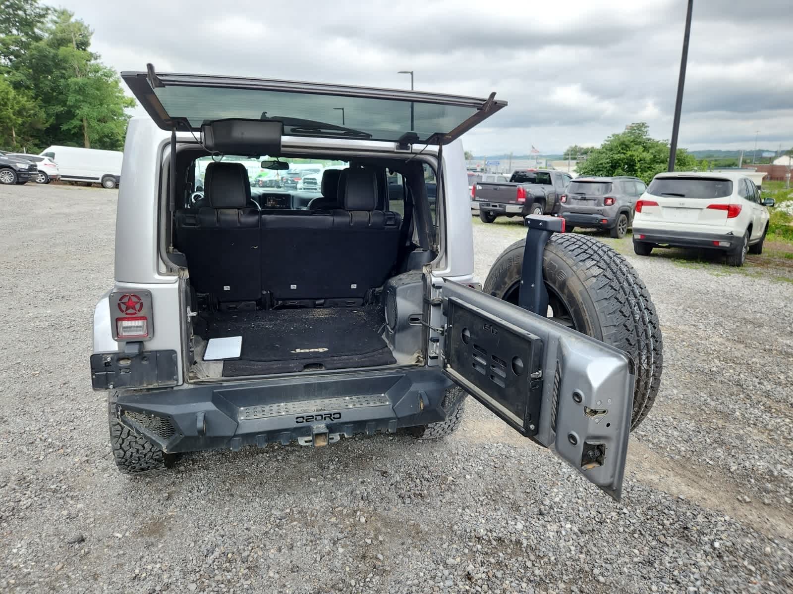 2014 Jeep Wrangler Unlimited Polar Edition 26