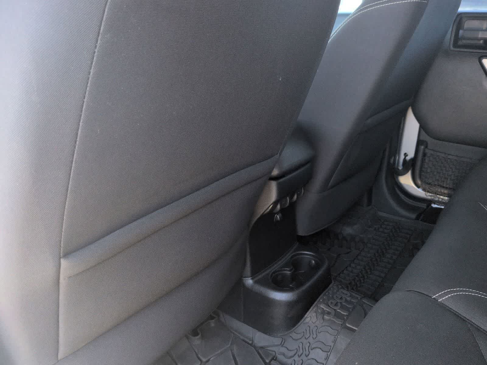 Thumbnail: 2016 Jeep Wrangler - 17