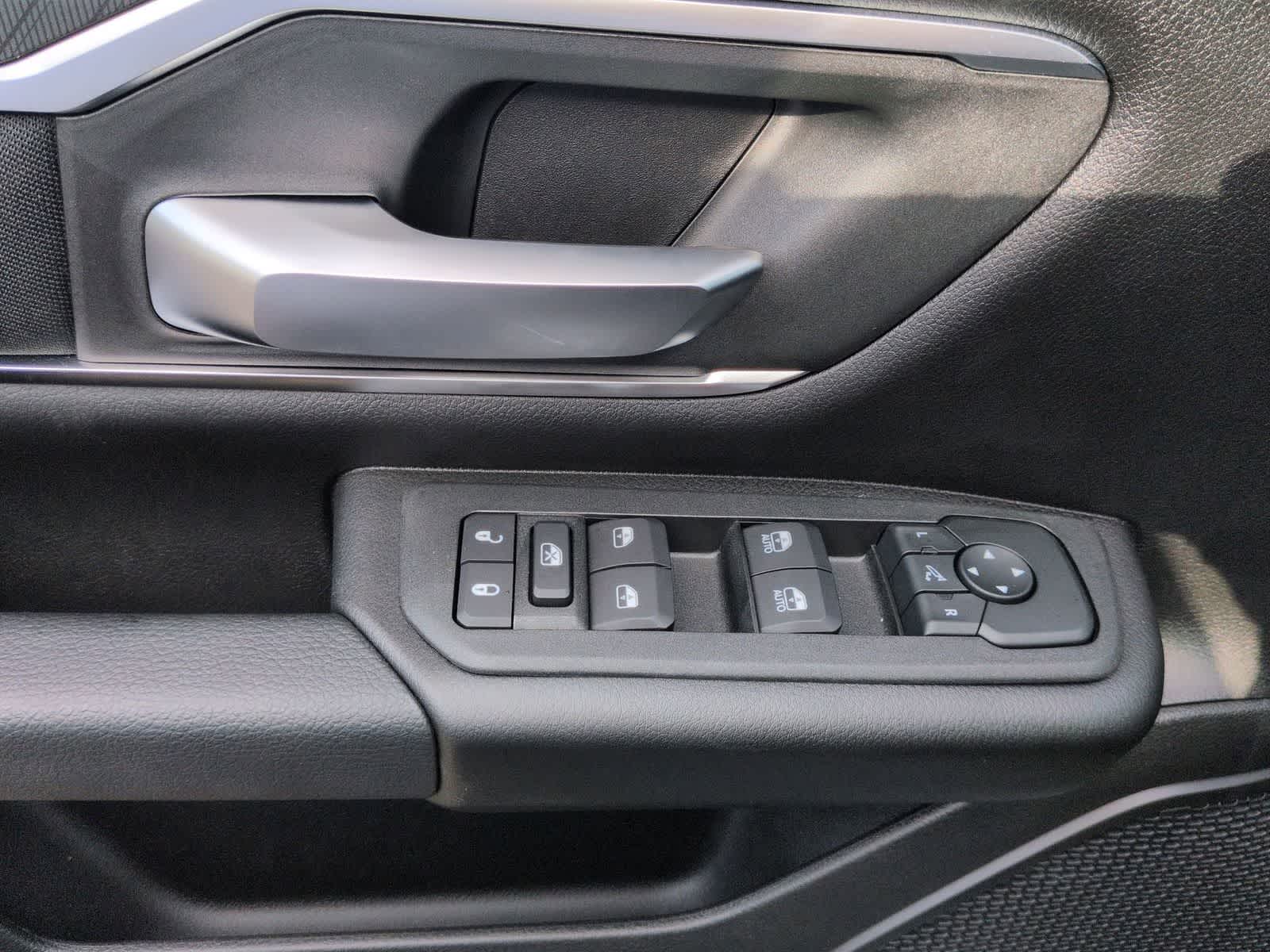 Thumbnail: 2026 RAM 1500 - 17