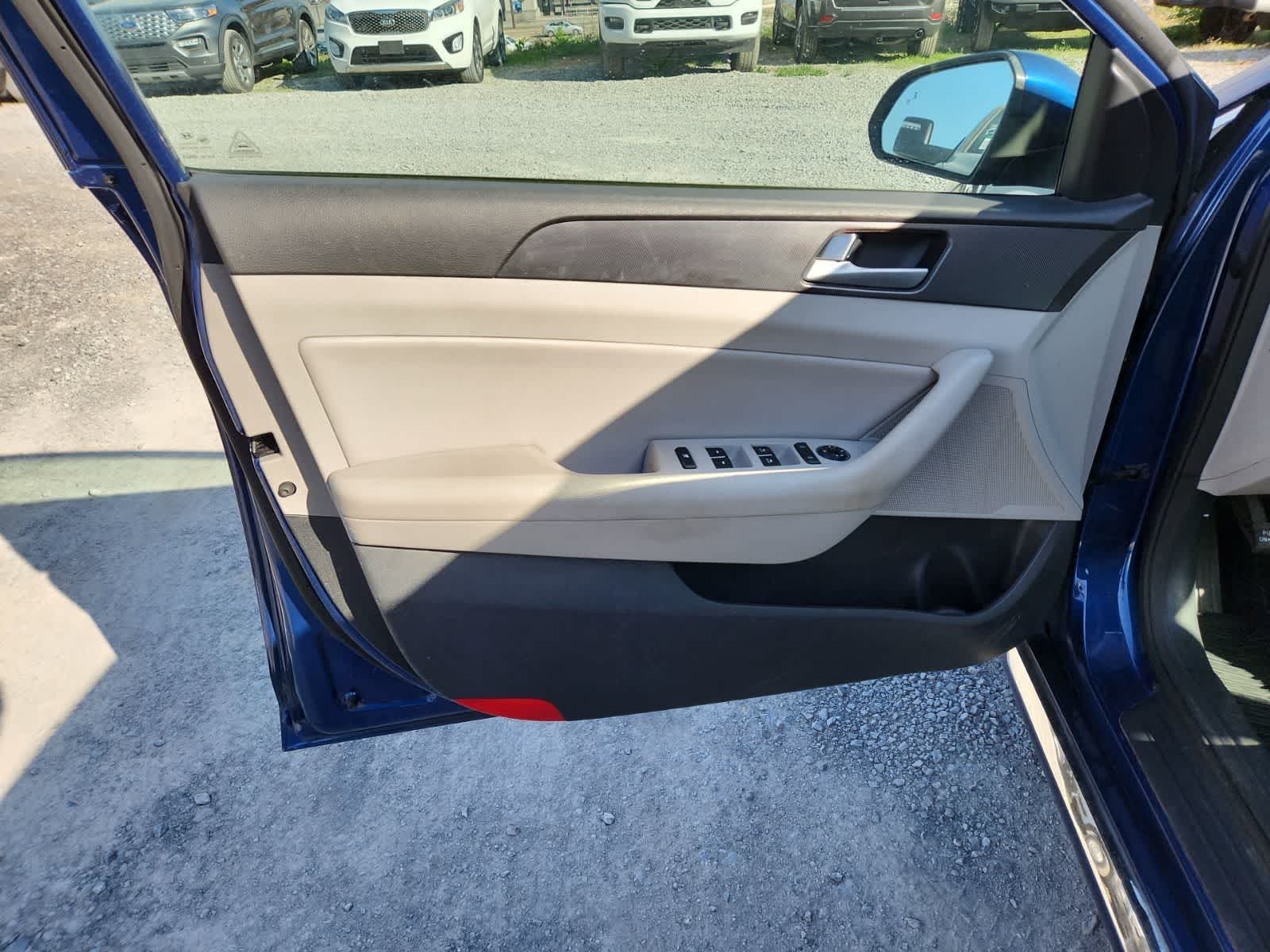 Thumbnail: 2015 Hyundai Sonata - 16