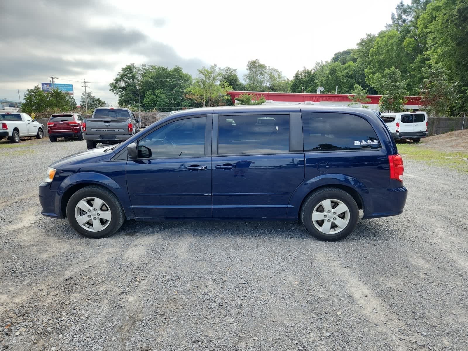 Thumbnail: 2017 Dodge Grand Caravan - 2