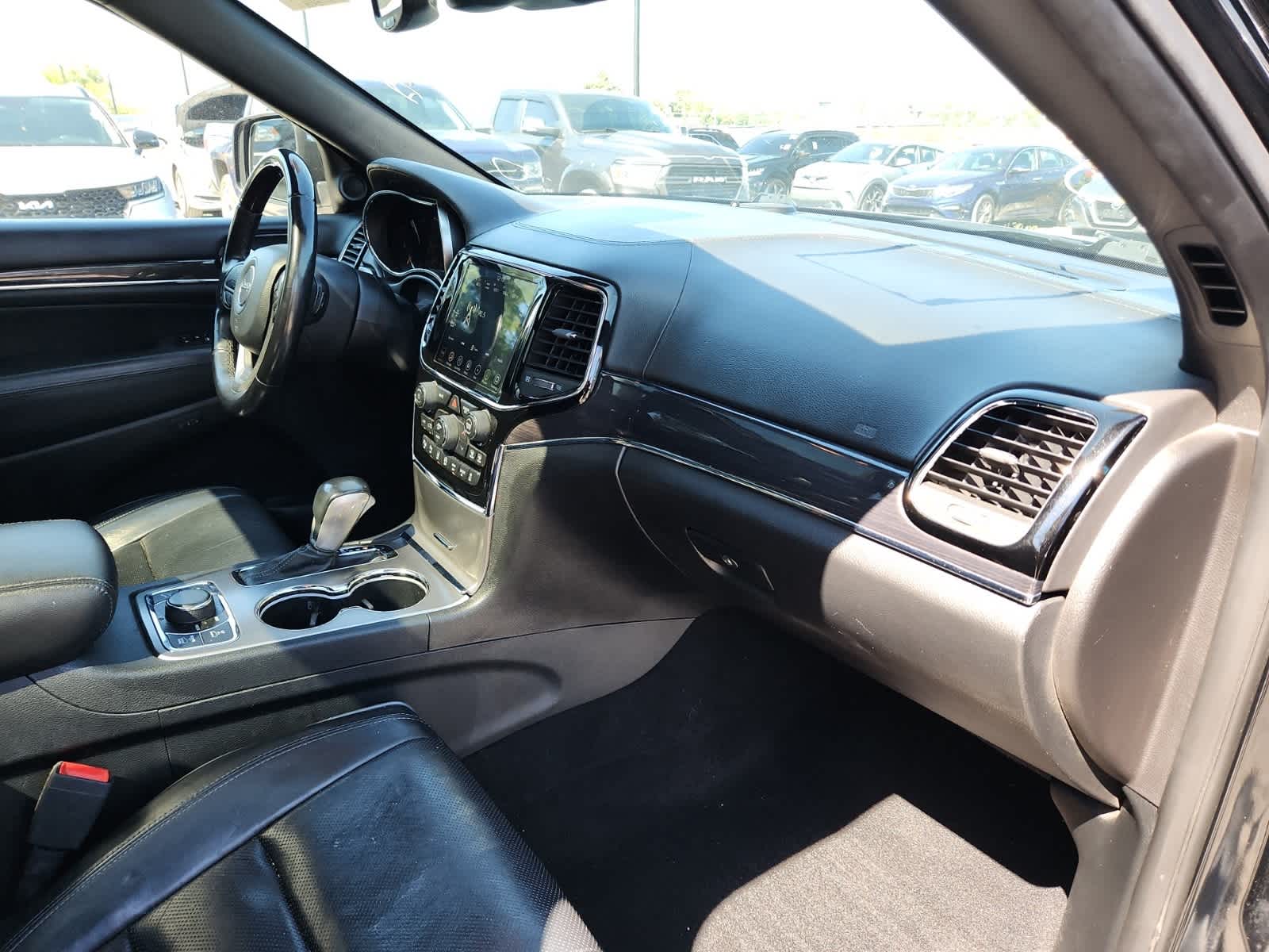 Thumbnail: 2020 Jeep Grand Cherokee - 17