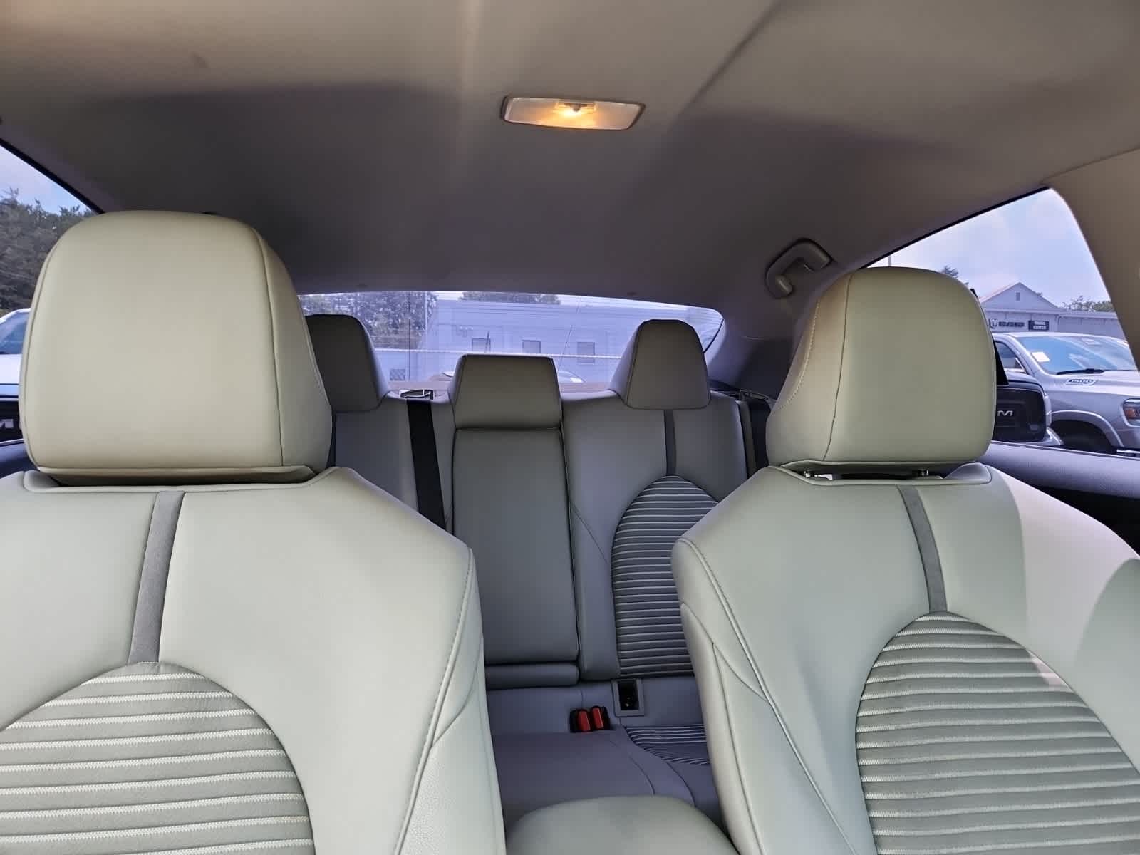 2020 Toyota Camry SE 19