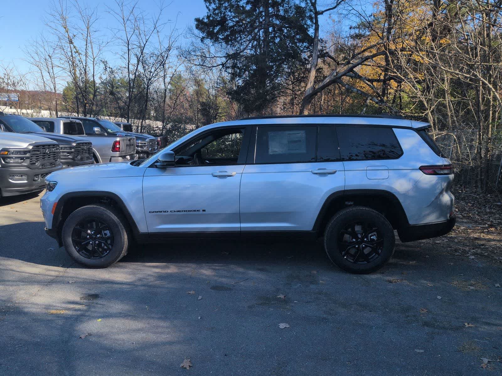 Thumbnail: 2025 Jeep Grand Cherokee L - 5