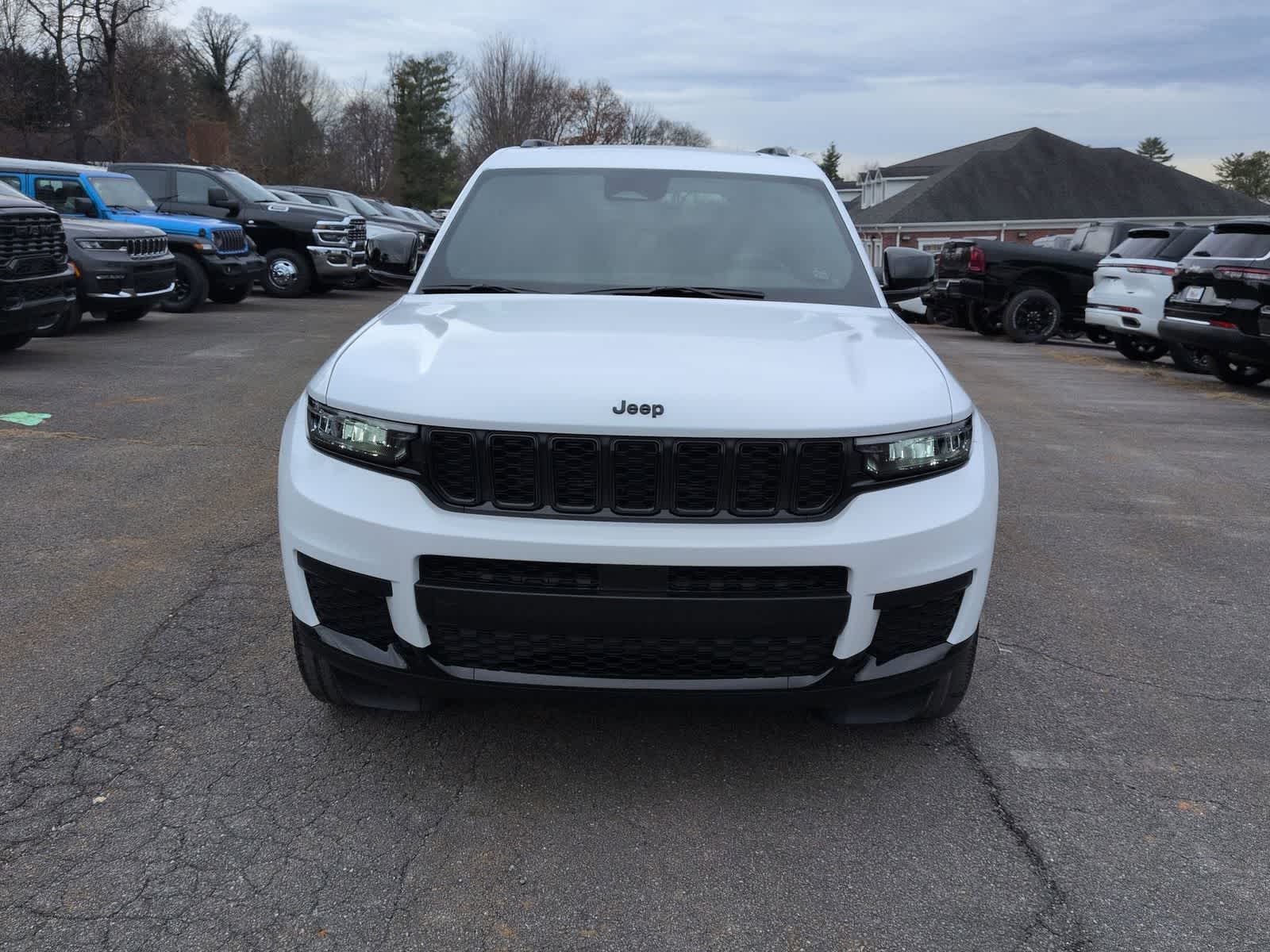 Thumbnail: 2025 Jeep Grand Cherokee L - 3