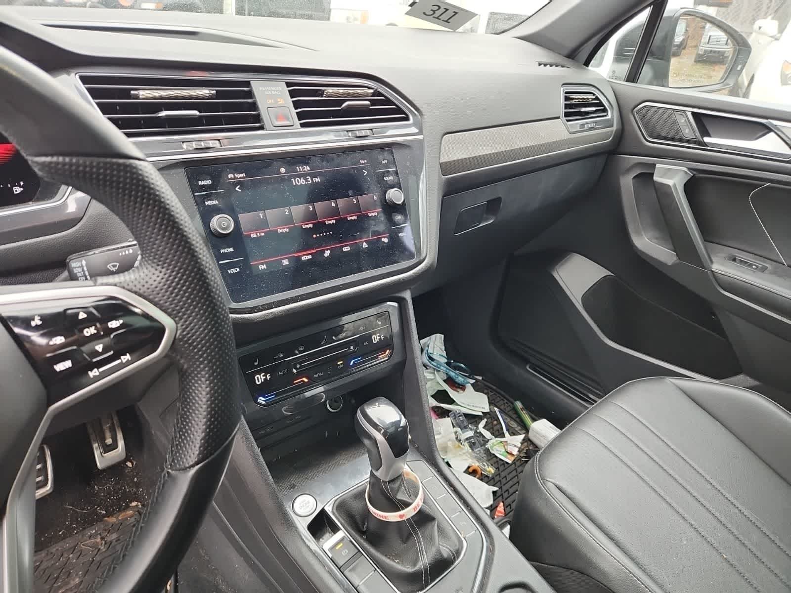 Thumbnail: 2022 Volkswagen Tiguan - 10