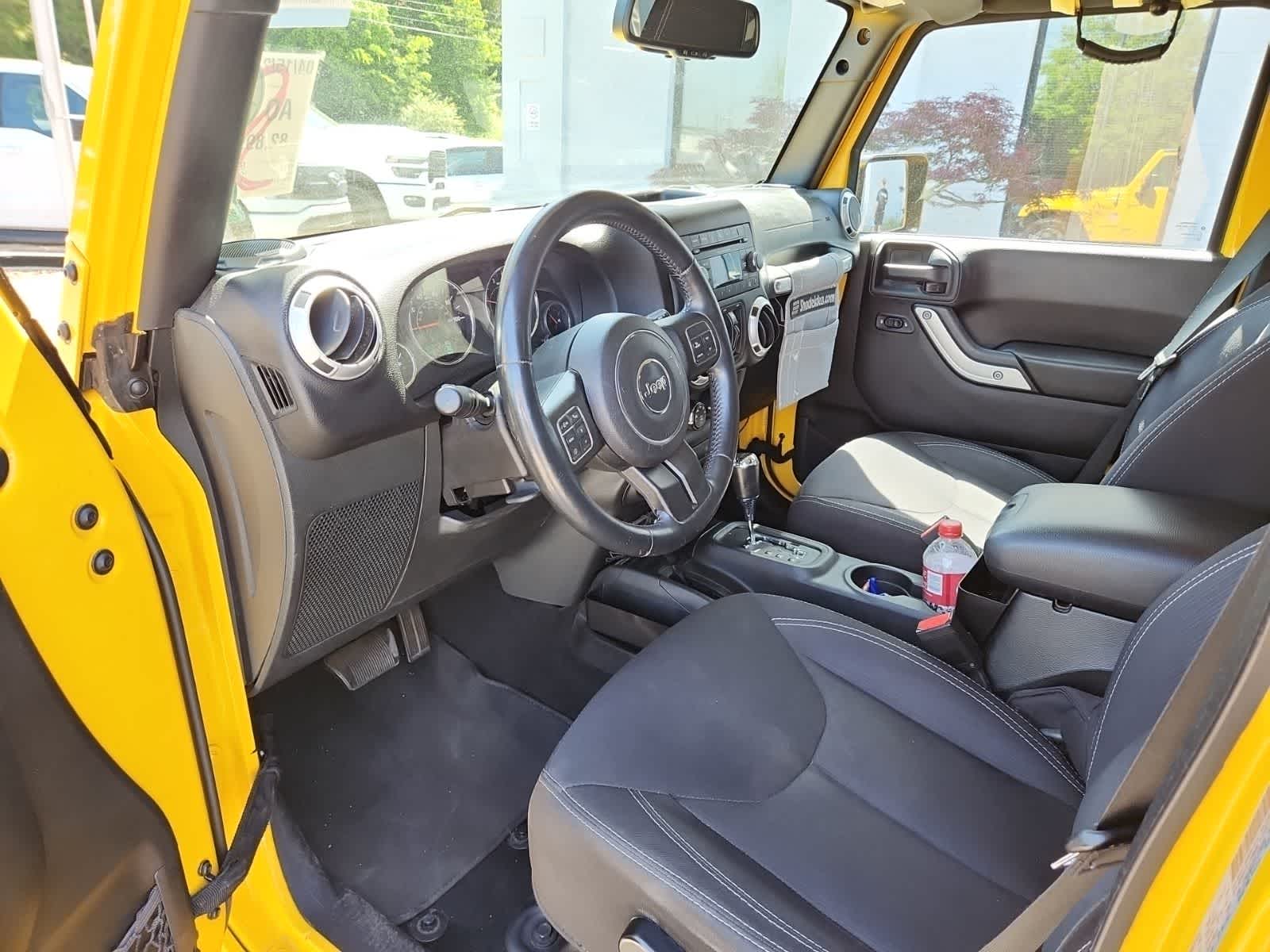 Thumbnail: 2015 Jeep Wrangler - 13