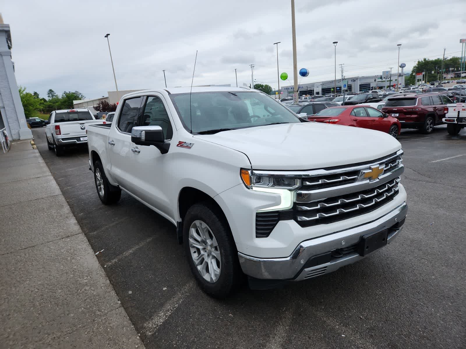 Thumbnail: 2022 Chevrolet Silverado 1500 - 7