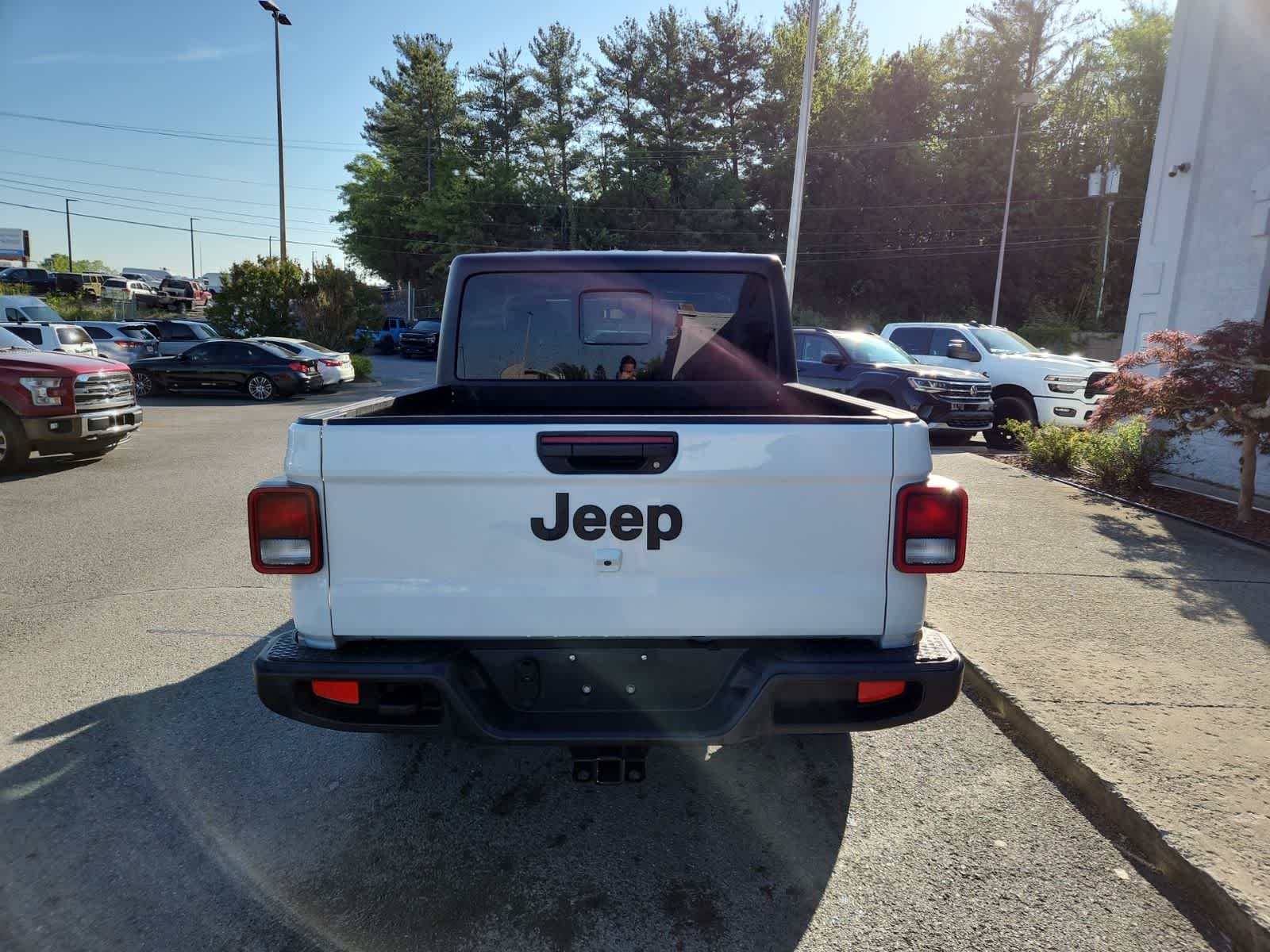 Thumbnail: 2023 Jeep Gladiator - 4