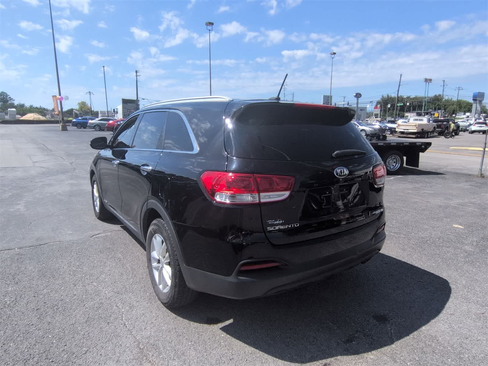 Thumbnail: 2017 Kia Sorento - 6