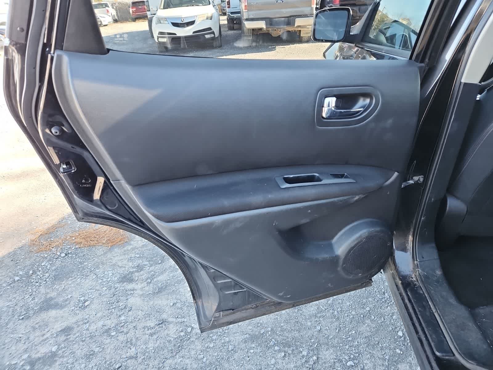 Thumbnail: 2011 Nissan Rogue - 27