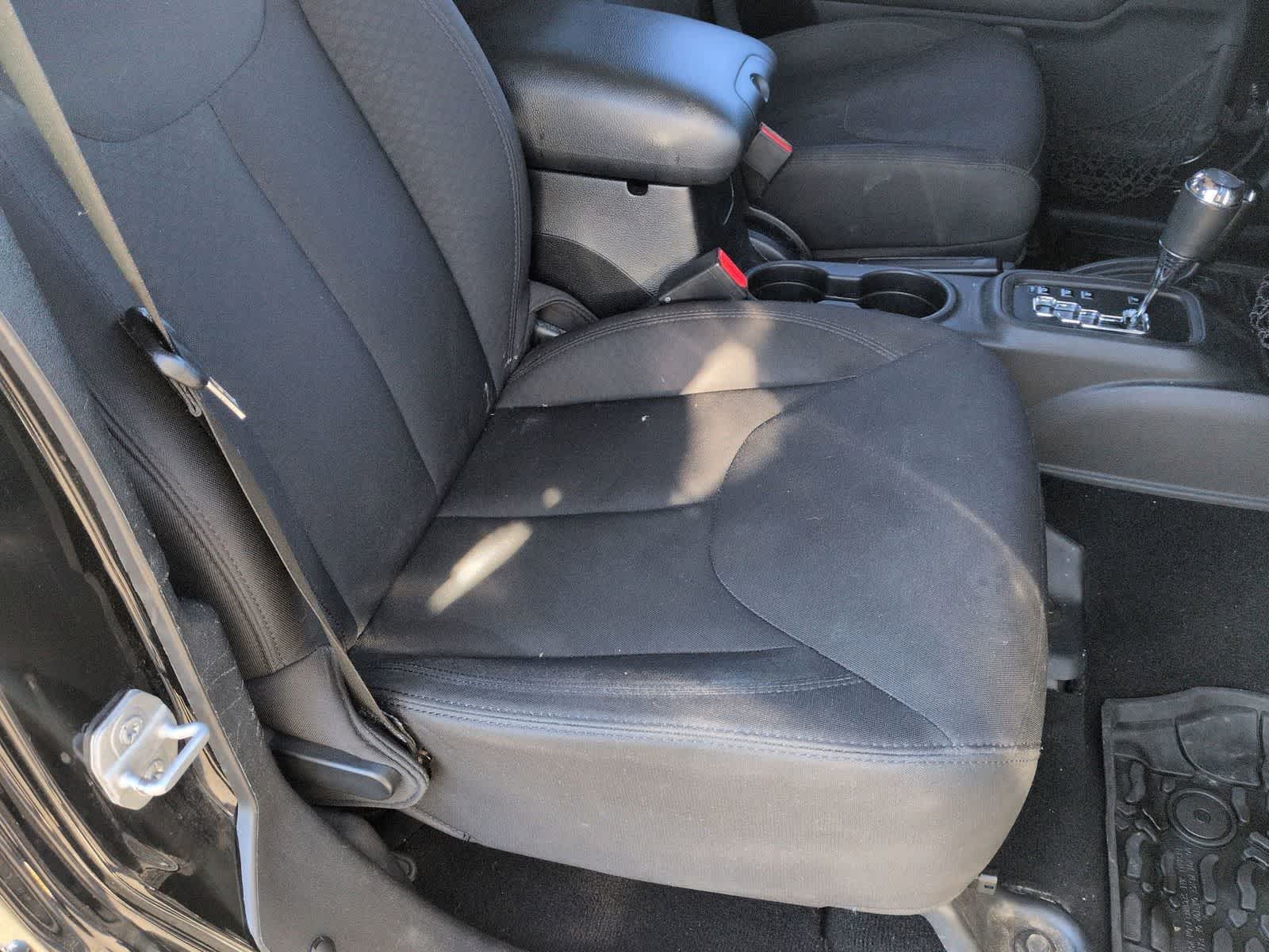 Thumbnail: 2015 Jeep Wrangler - 11