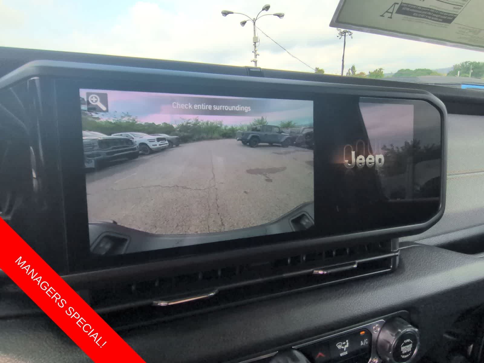 Thumbnail: 2025 Jeep Gladiator - 28