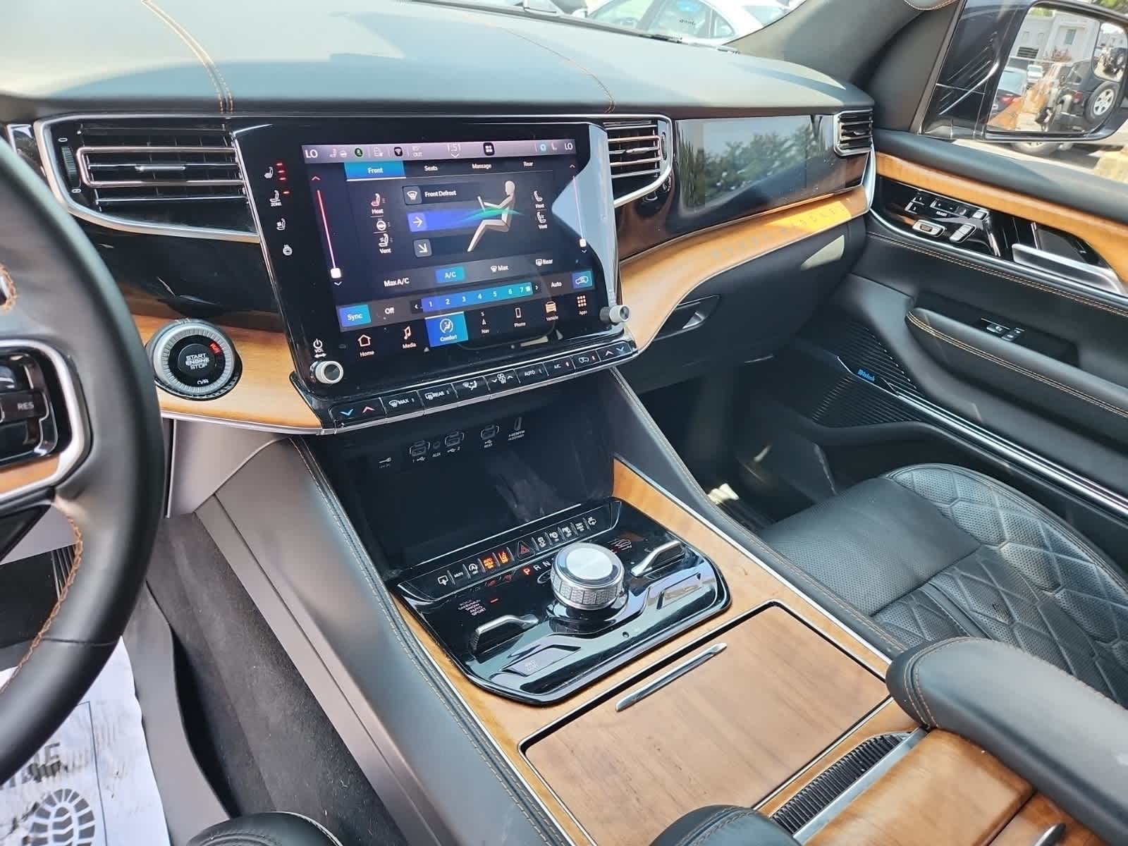 2023 Jeep Grand Wagoneer L Series III 10