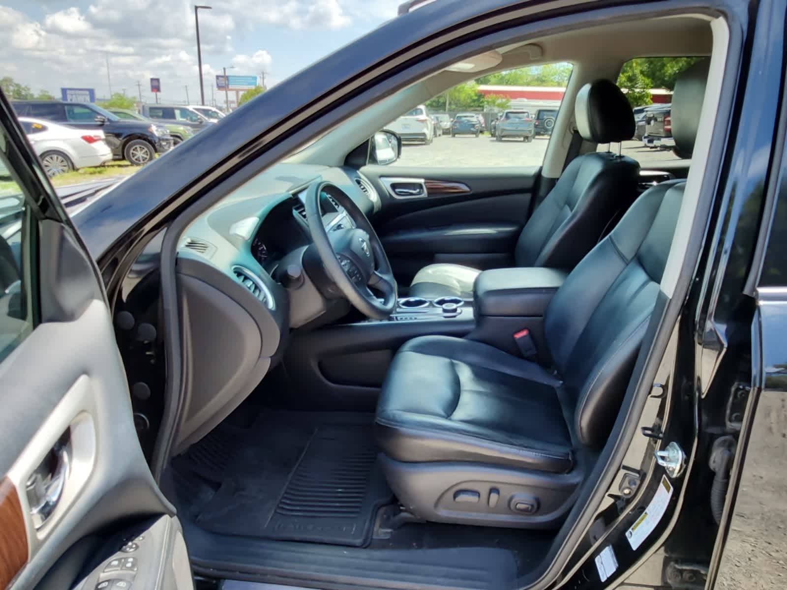 Thumbnail: 2013 Nissan Pathfinder - 15