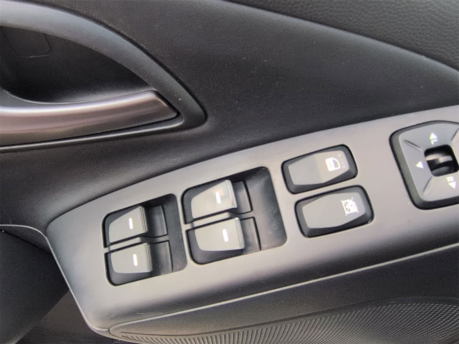 Thumbnail: 2015 Hyundai Tucson - 16