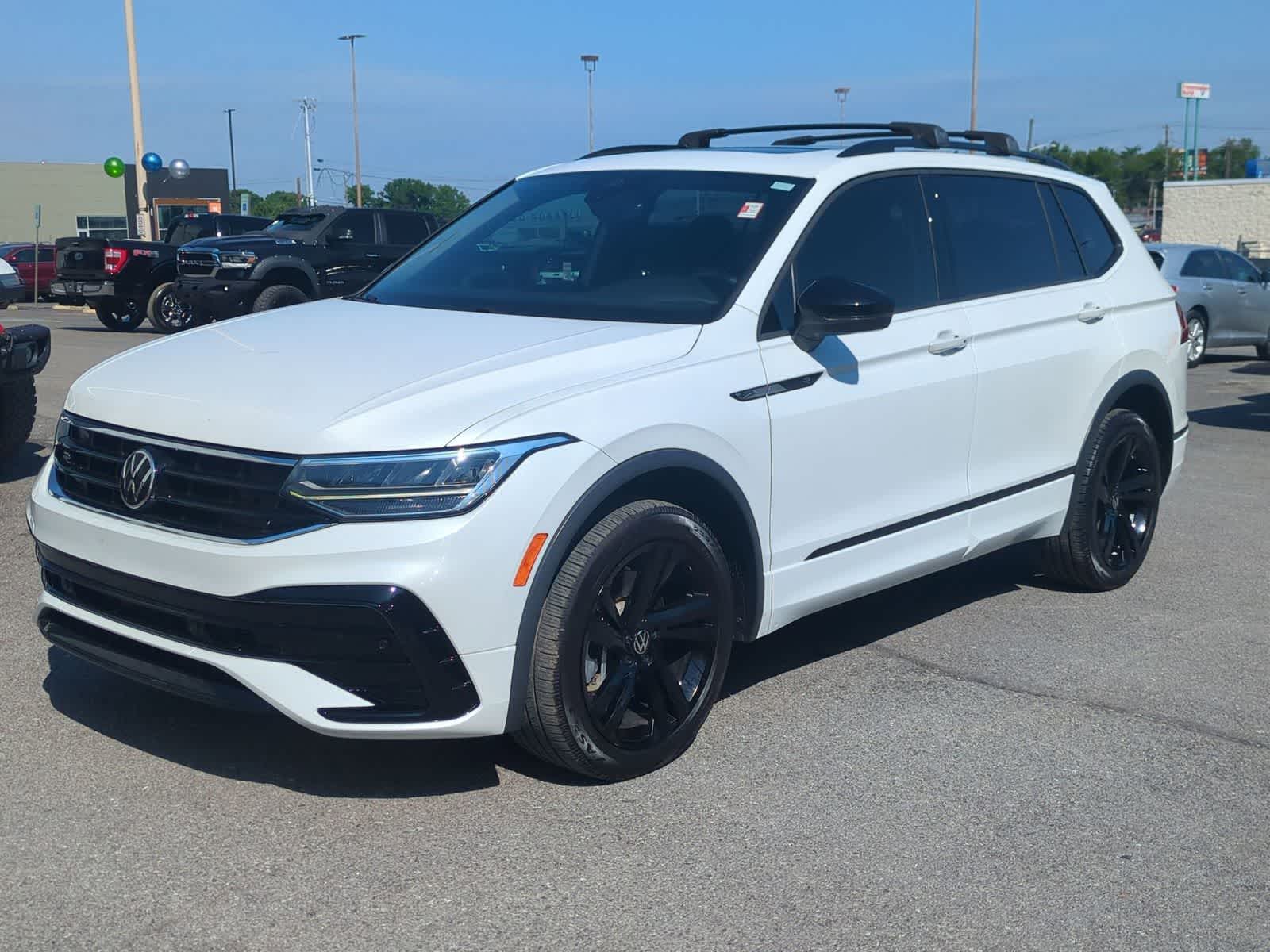 Thumbnail: 2023 Volkswagen Tiguan - 4