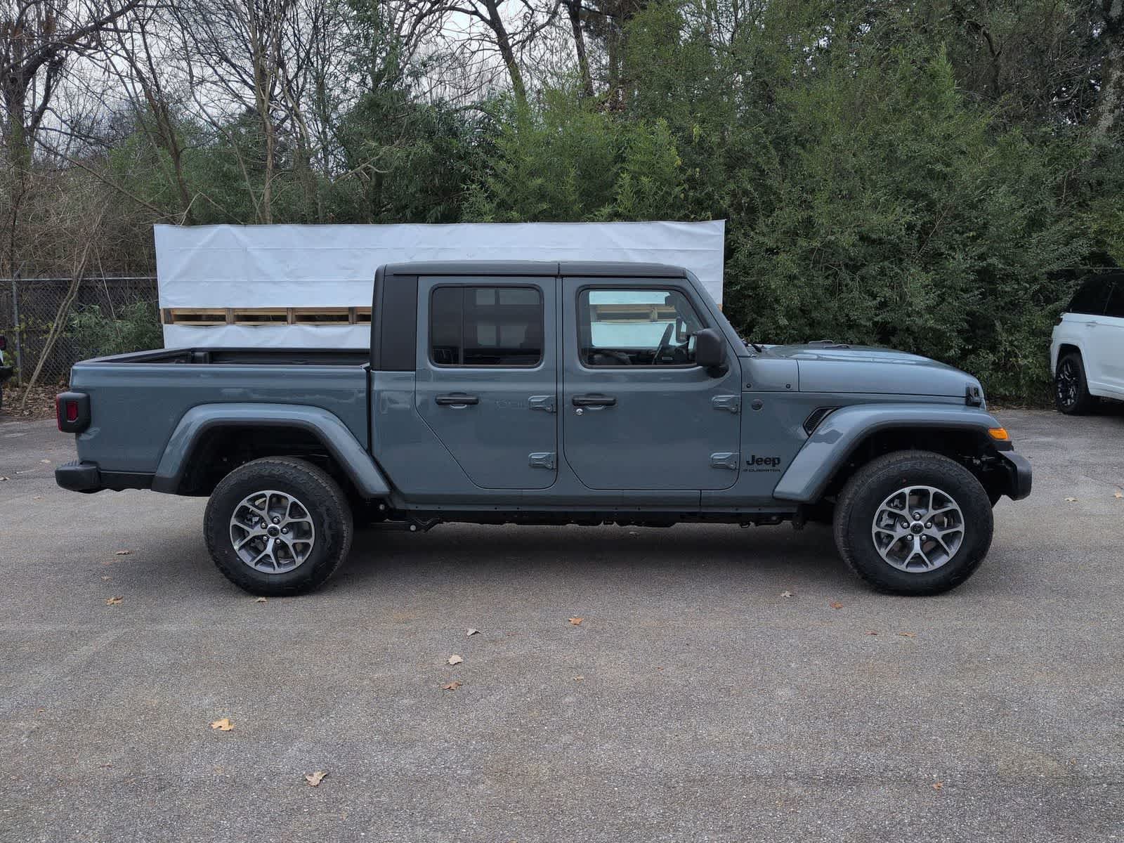 Thumbnail: 2026 Jeep Gladiator - 9