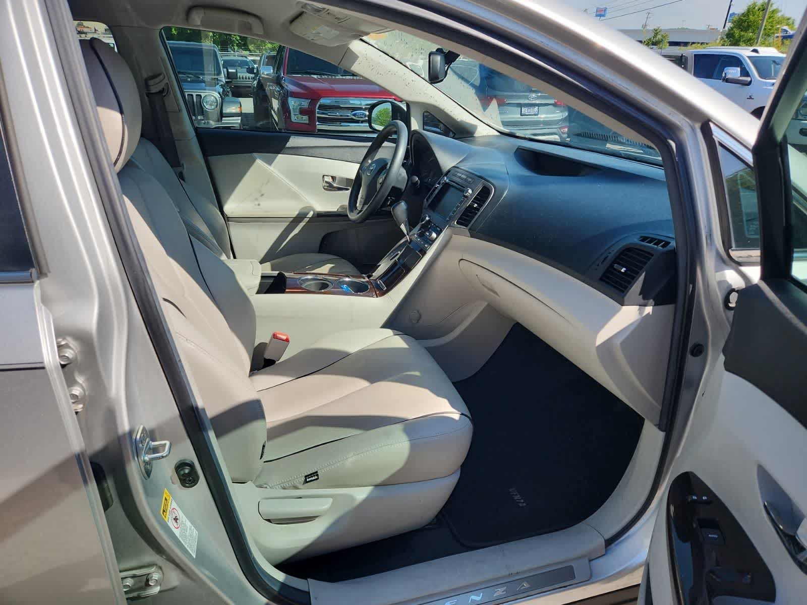 Thumbnail: 2011 Toyota Venza - 21