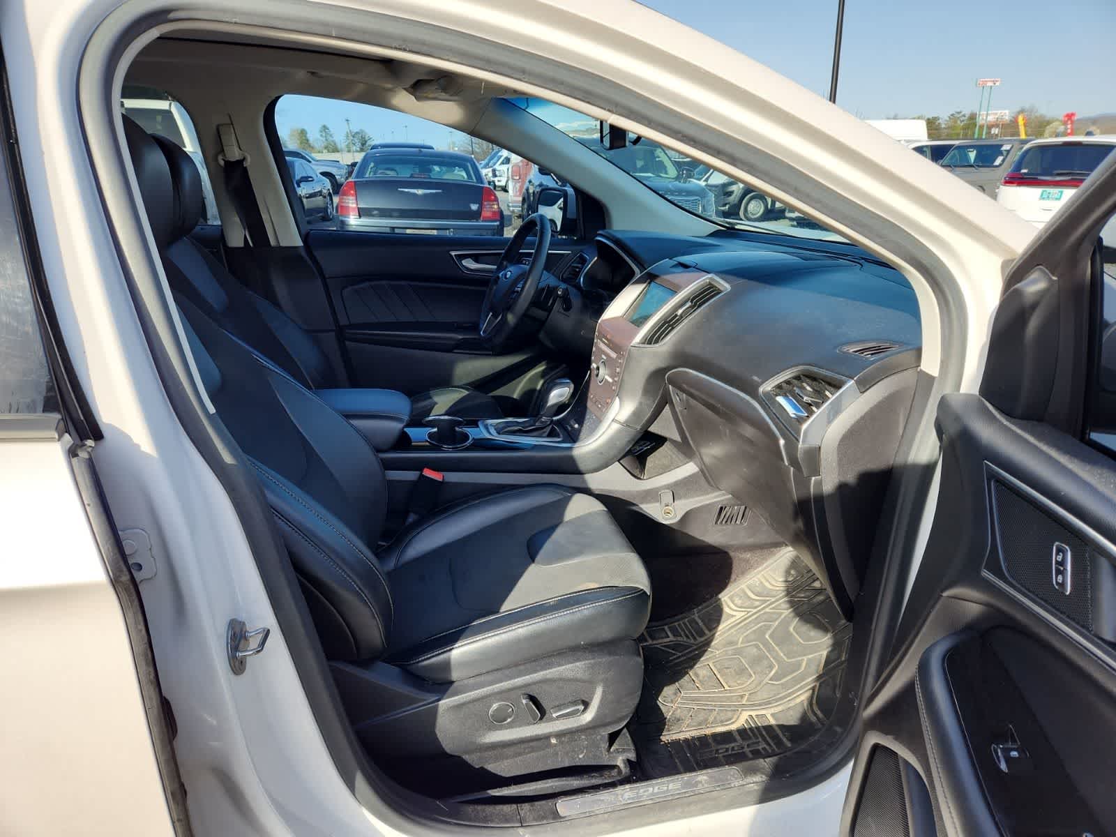 Thumbnail: 2016 Ford Edge - 21