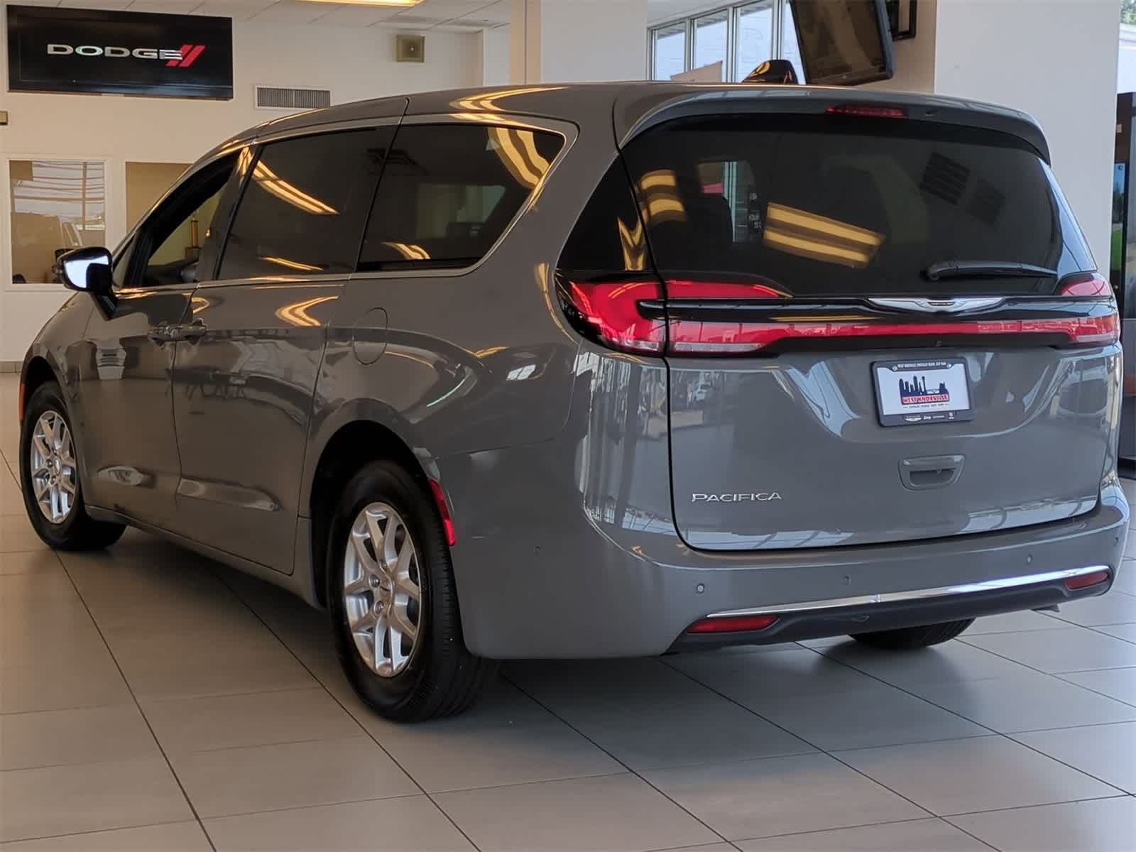 Thumbnail: 2025 Chrysler Pacifica - 6