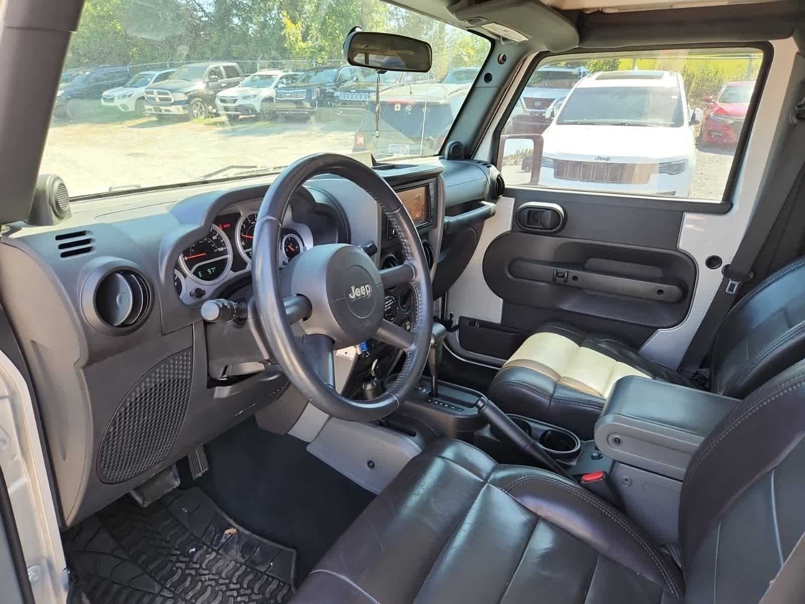 Thumbnail: 2010 Jeep Wrangler - 13