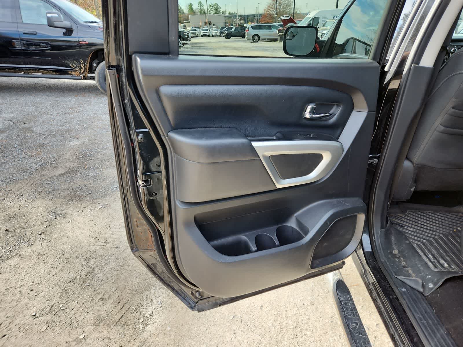 Thumbnail: 2019 Nissan Titan - 26