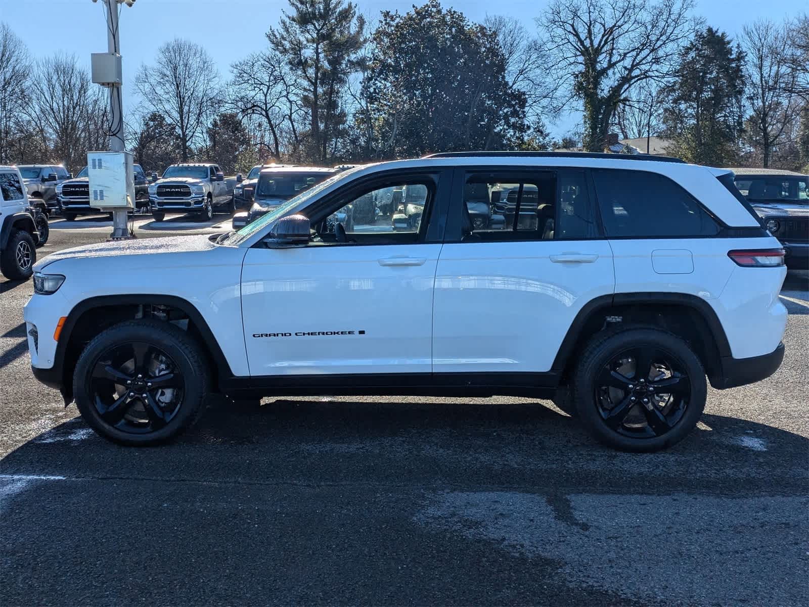 Thumbnail: 2025 Jeep Grand Cherokee - 3