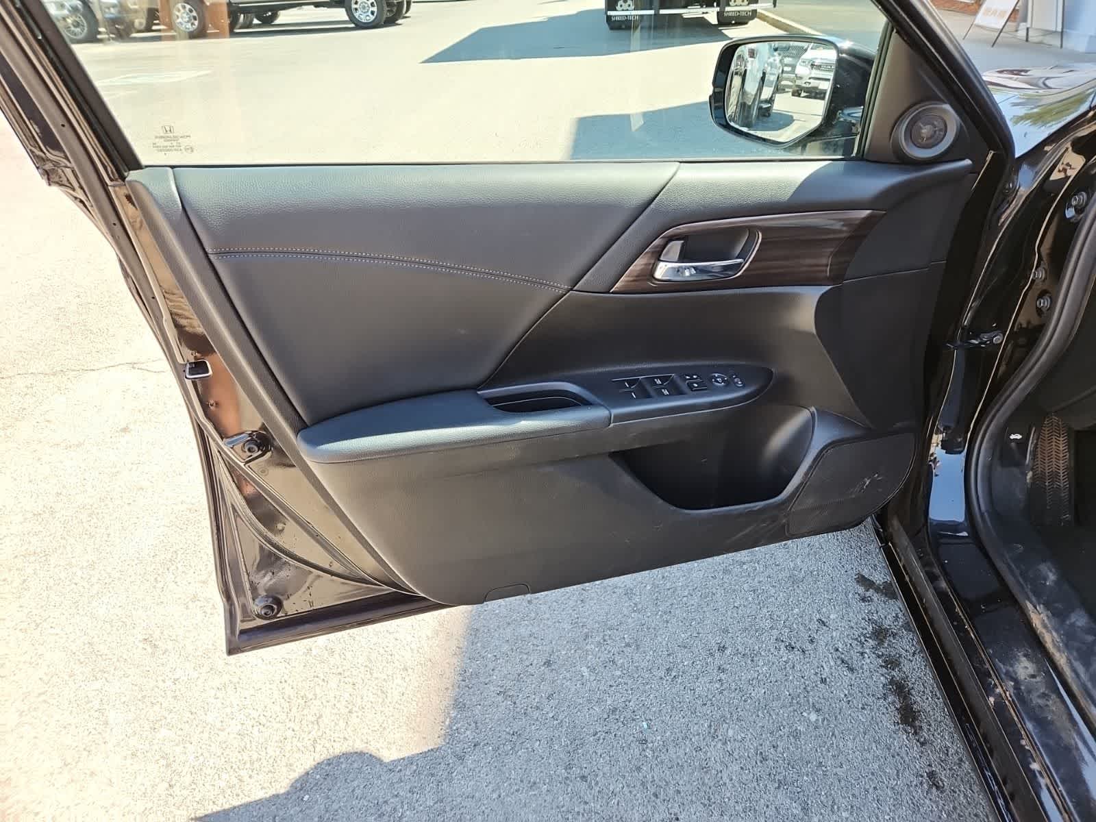 Thumbnail: 2016 Honda Accord - 16