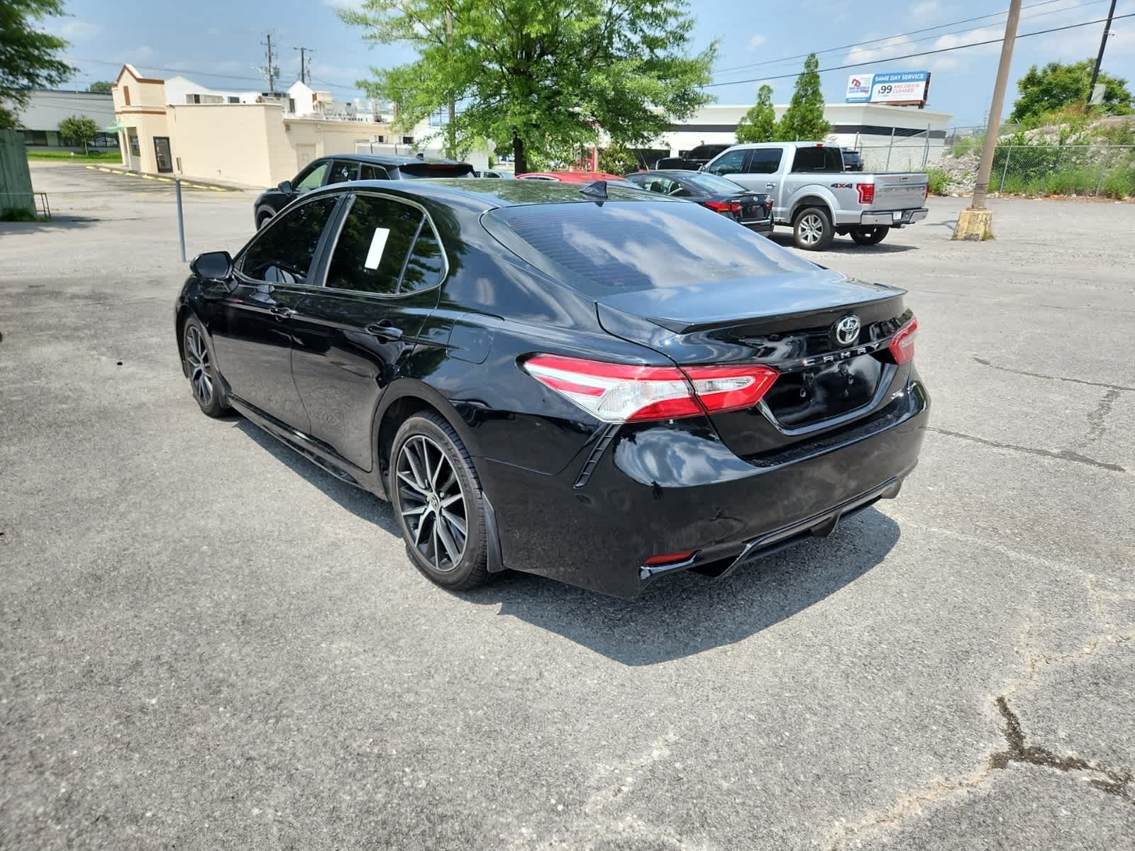 2020 Toyota Camry SE 3