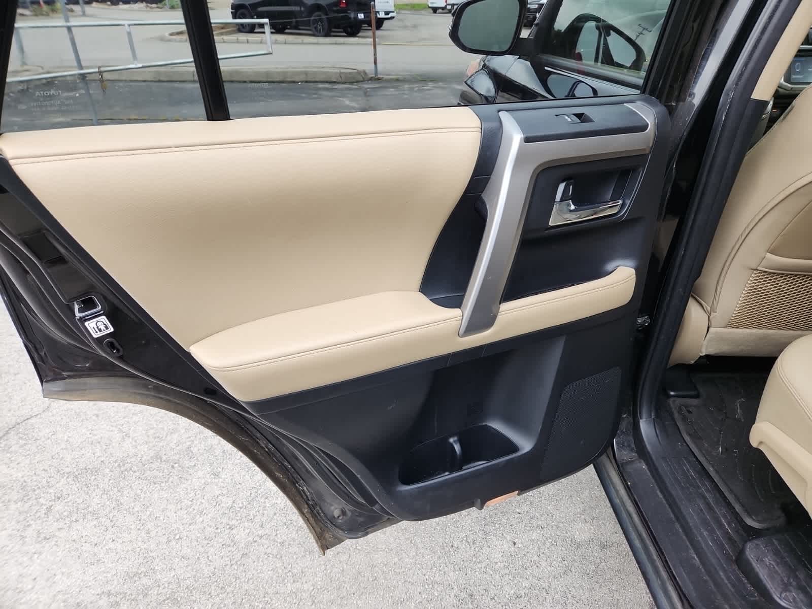 2016 Toyota 4Runner SR5 27