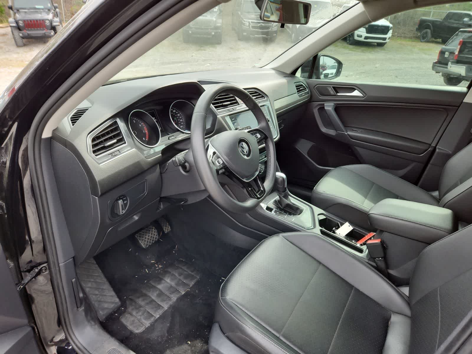 Thumbnail: 2020 Volkswagen Tiguan - 12