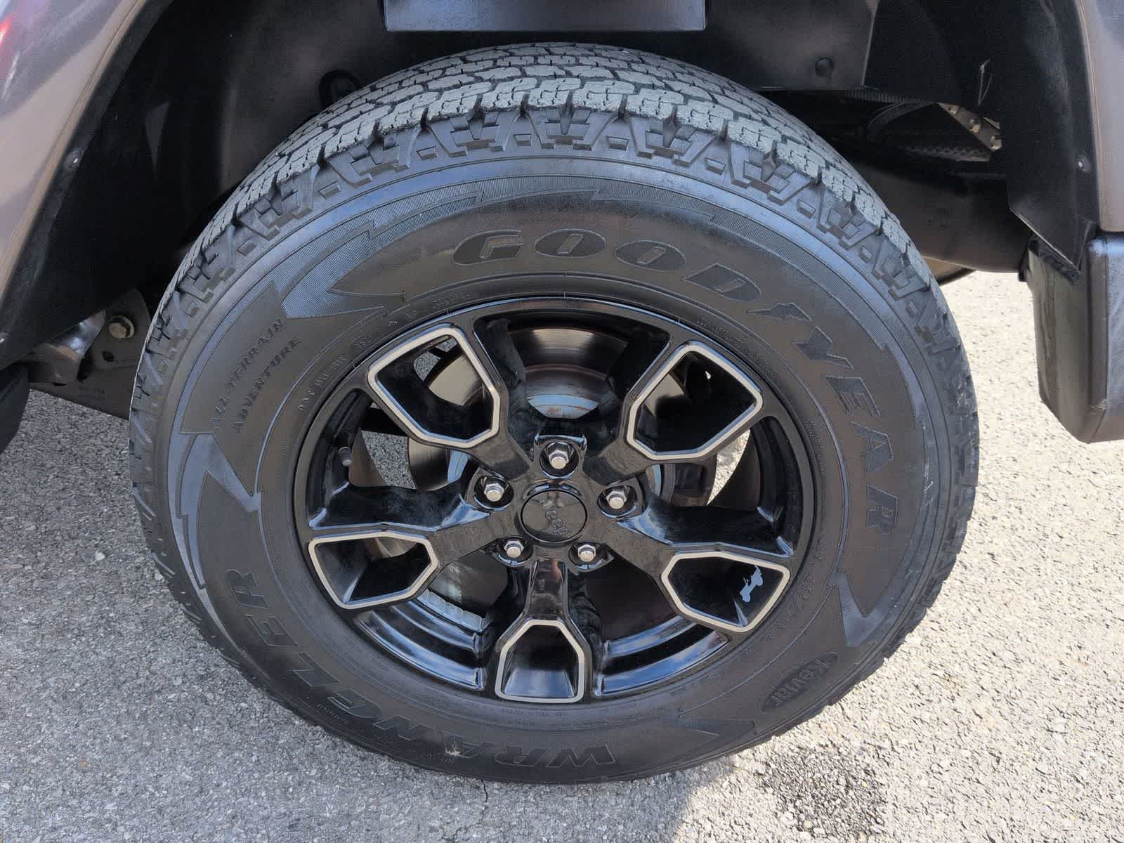 Thumbnail: 2017 Jeep Wrangler - 13