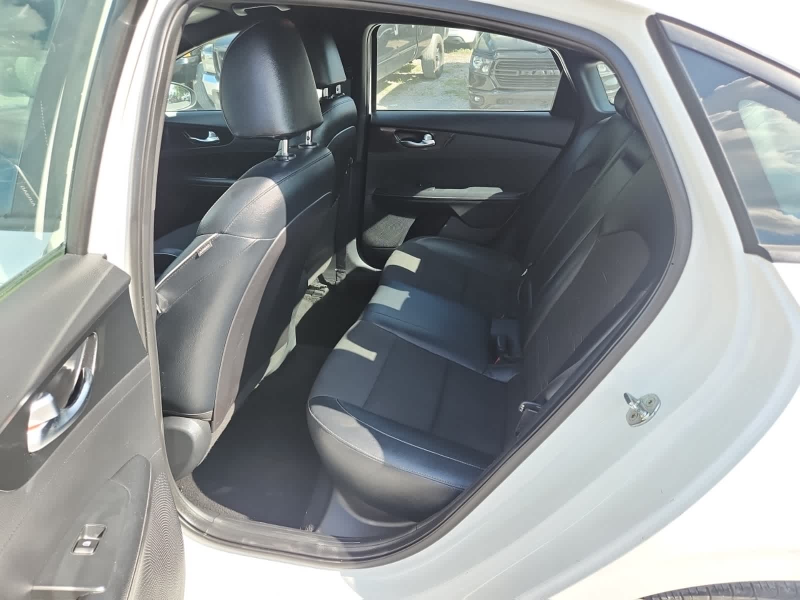 Thumbnail: 2021 Kia Forte - 25