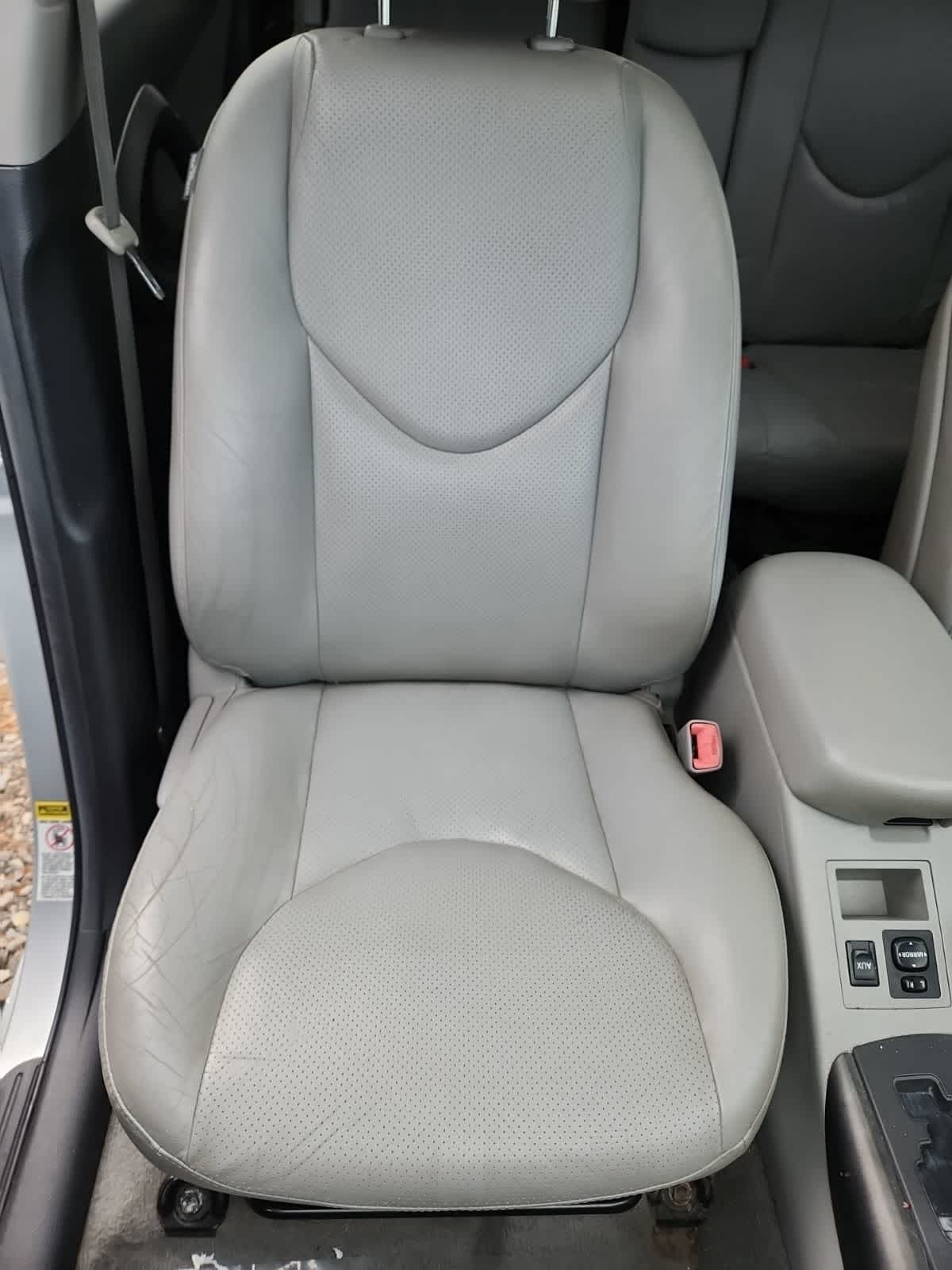 Thumbnail: 2011 Toyota RAV4 - 14