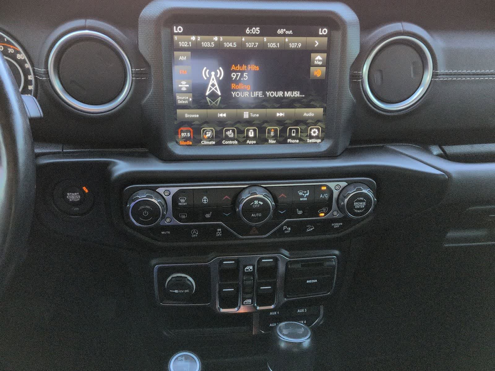 Thumbnail: 2021 Jeep Wrangler - 29