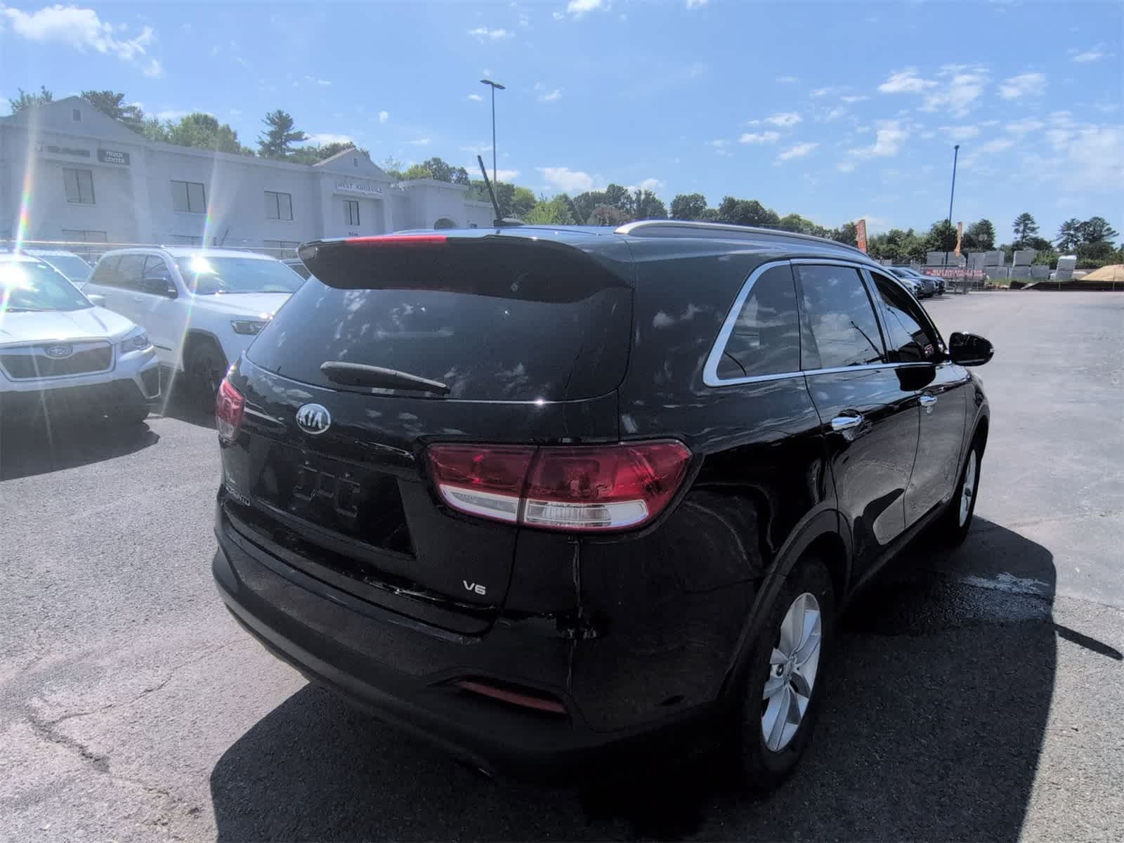 Thumbnail: 2017 Kia Sorento - 8