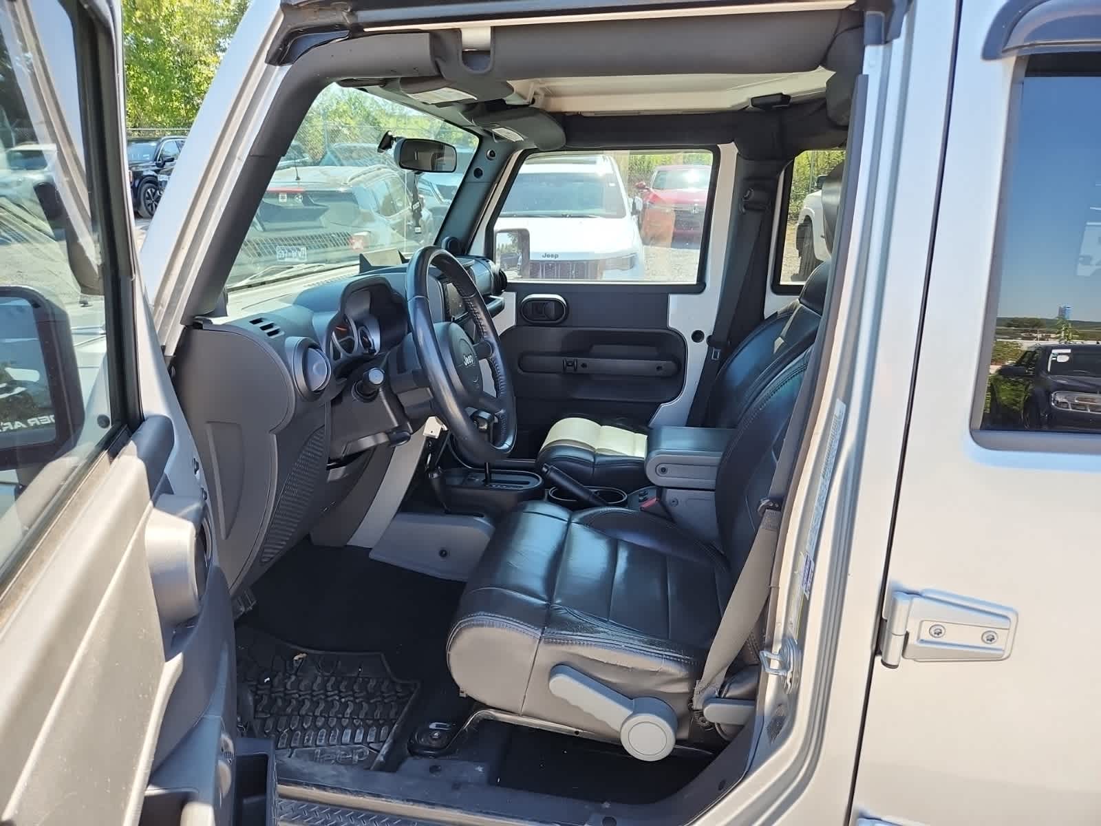 Thumbnail: 2010 Jeep Wrangler - 15