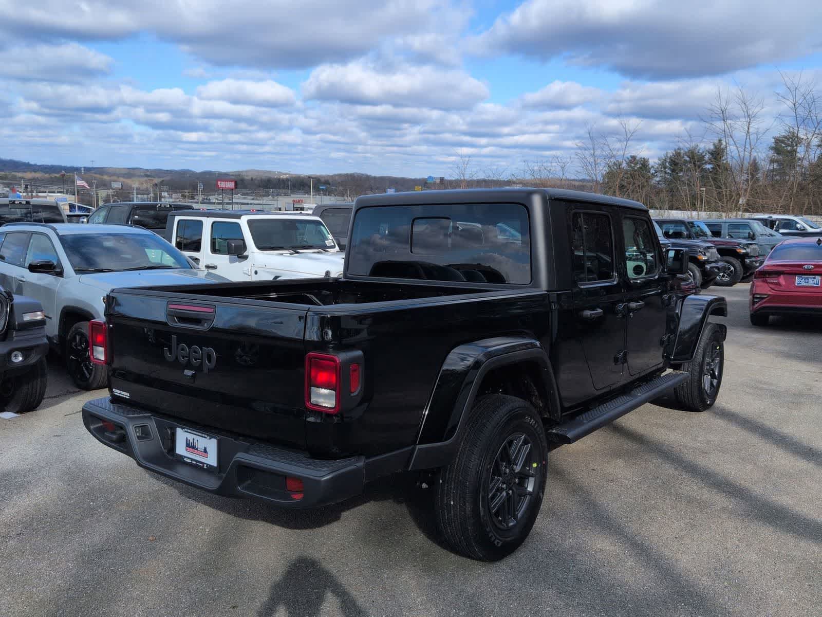 Thumbnail: 2026 Jeep Gladiator - 8